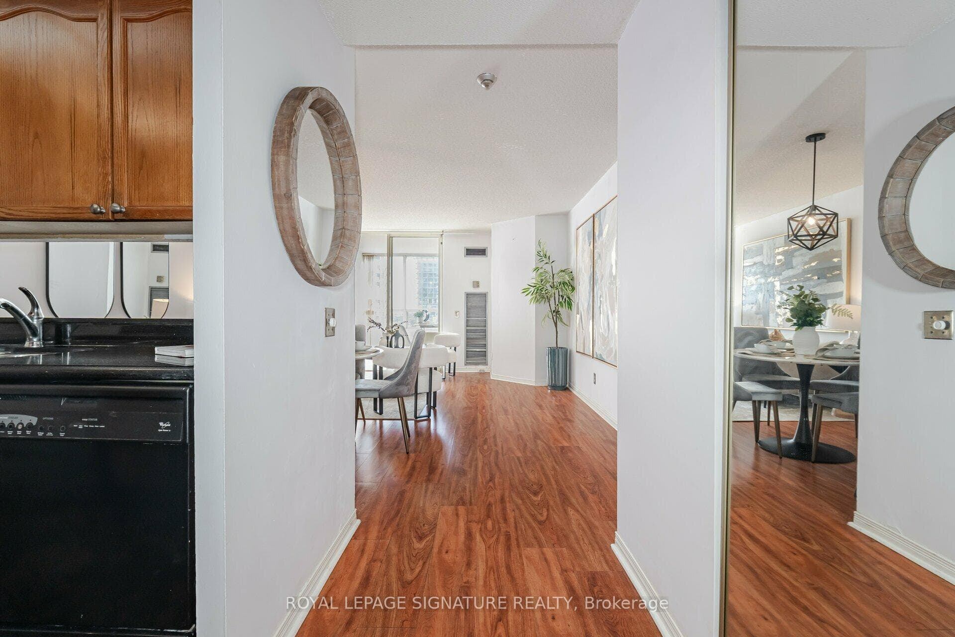 7 Bishop Avenue Unit 1002 photo 4