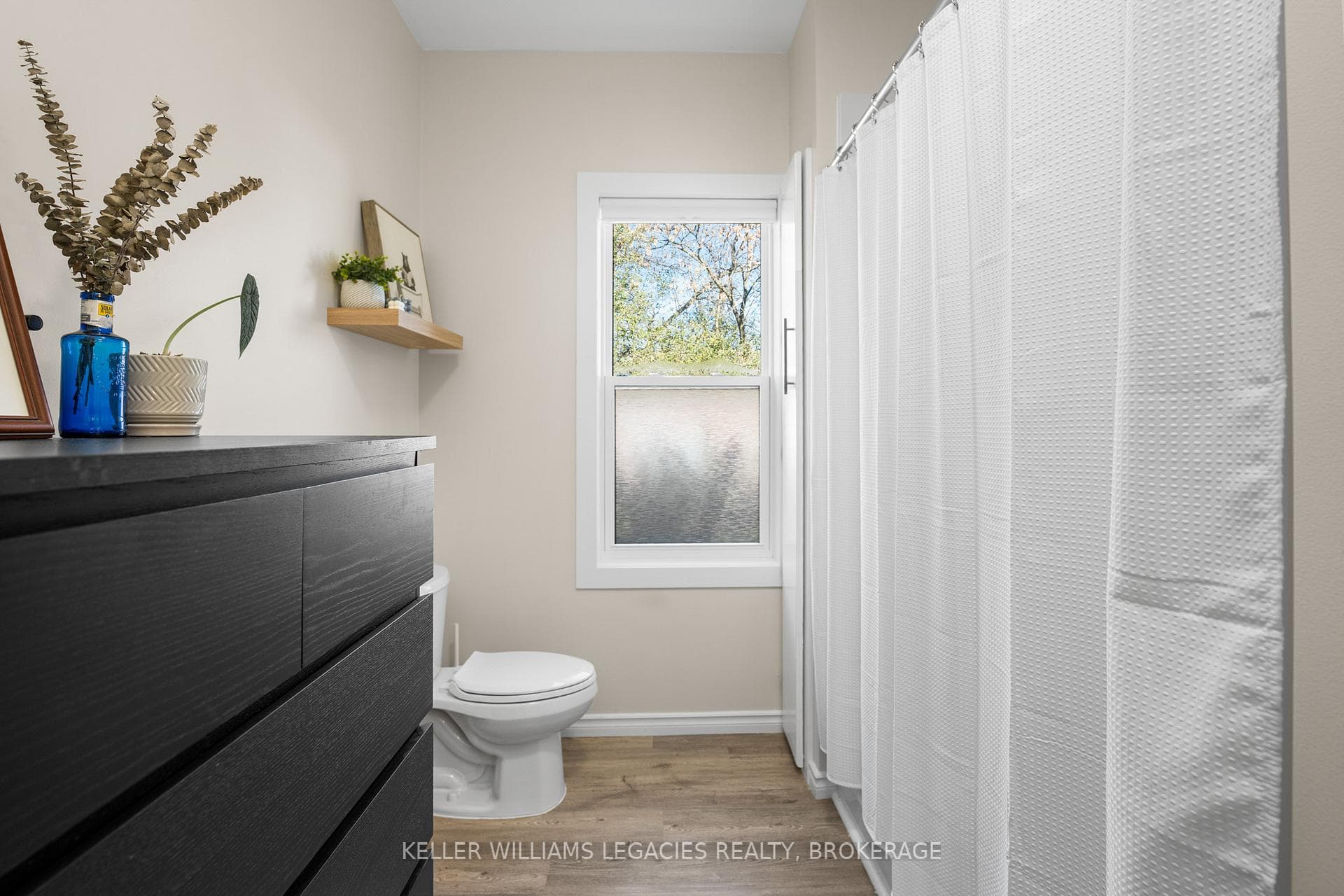 1202 MONTREAL Street photo 42