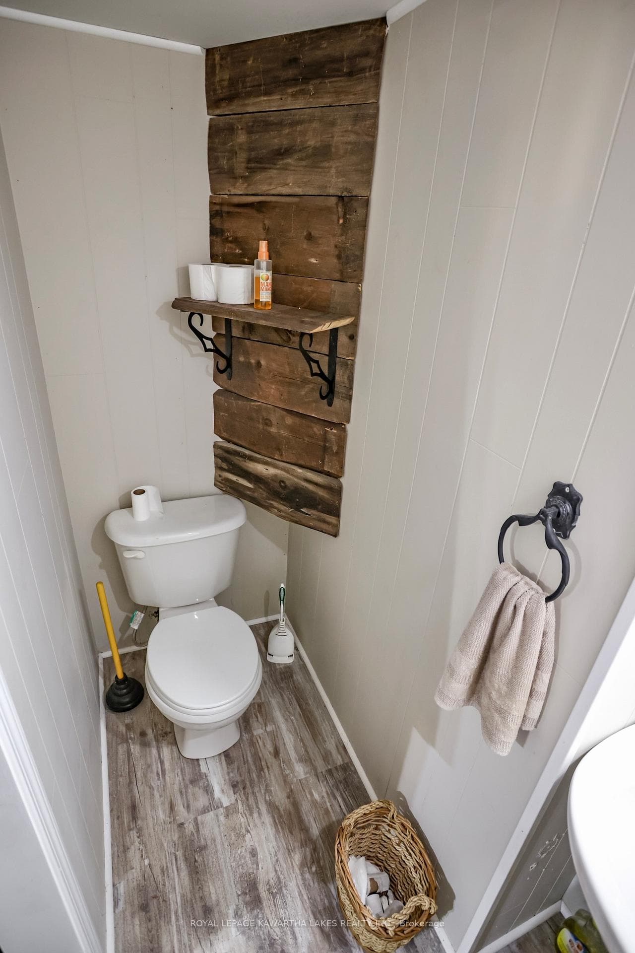 1185 Zoschke Drive photo 34