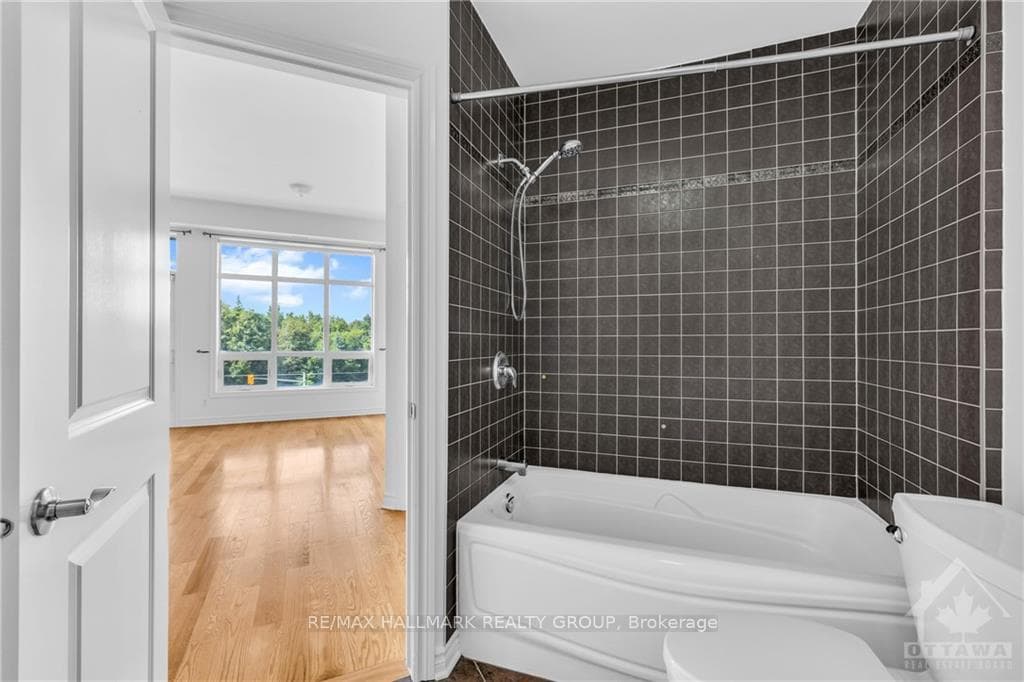 500 CLARIDGE Drive Unit 303 photo 24