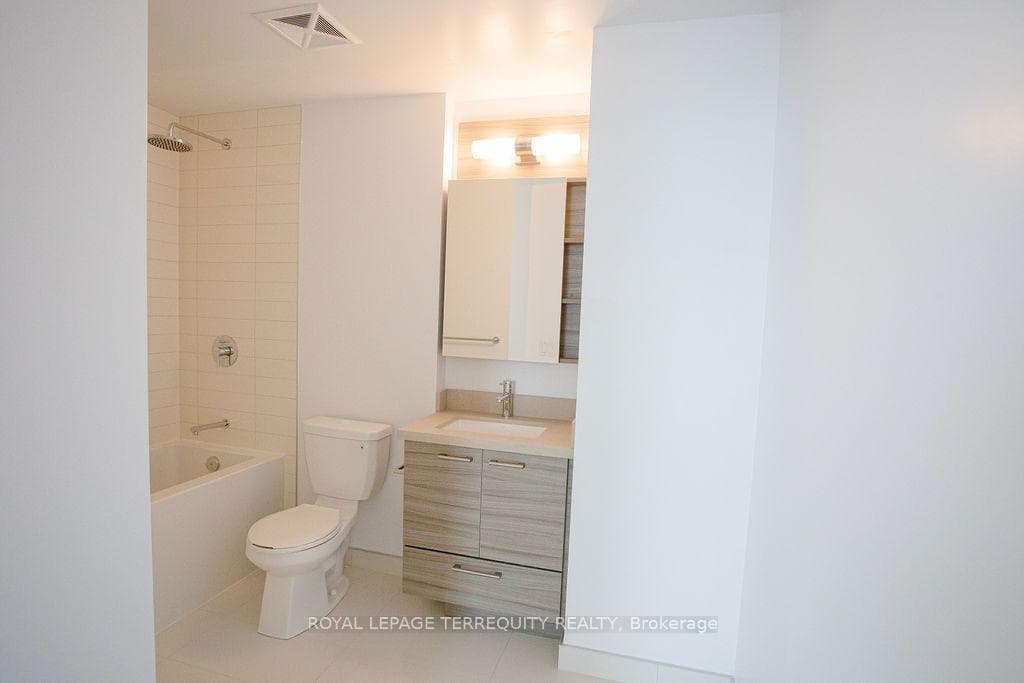 2221 Yonge Street Unit 4609 photo 19