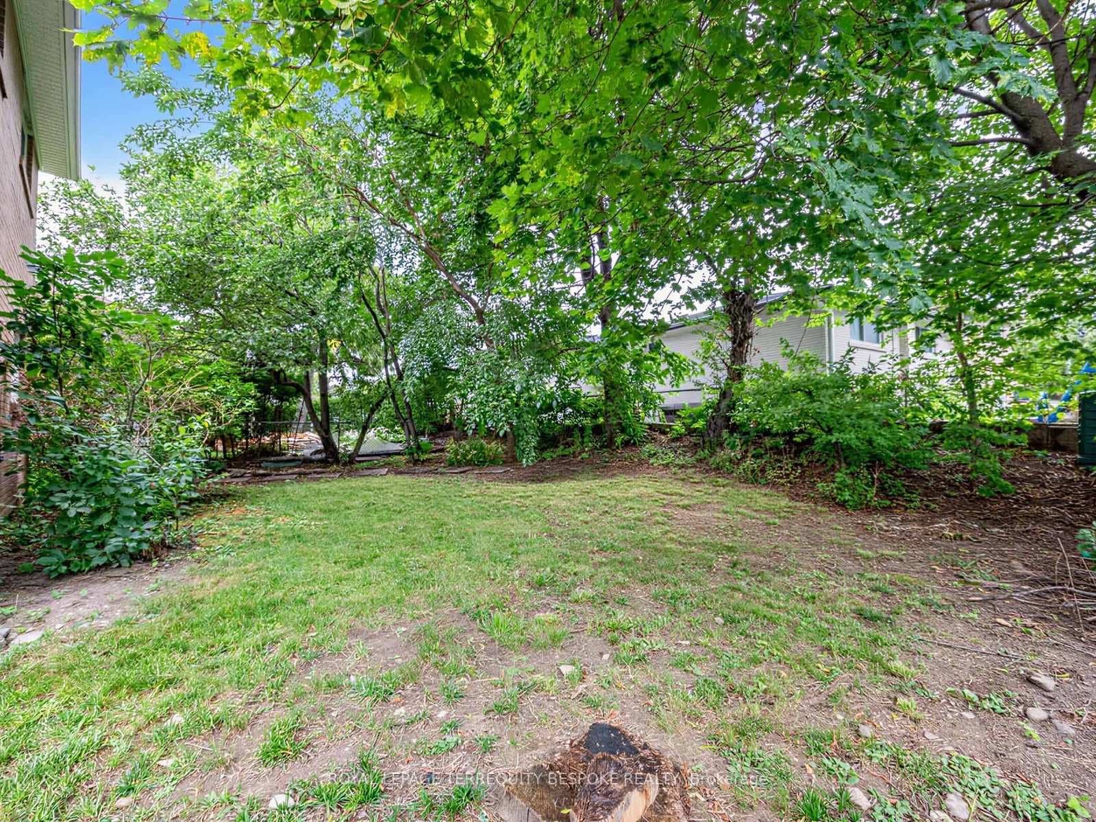 9 Midcroft Drive photo 43