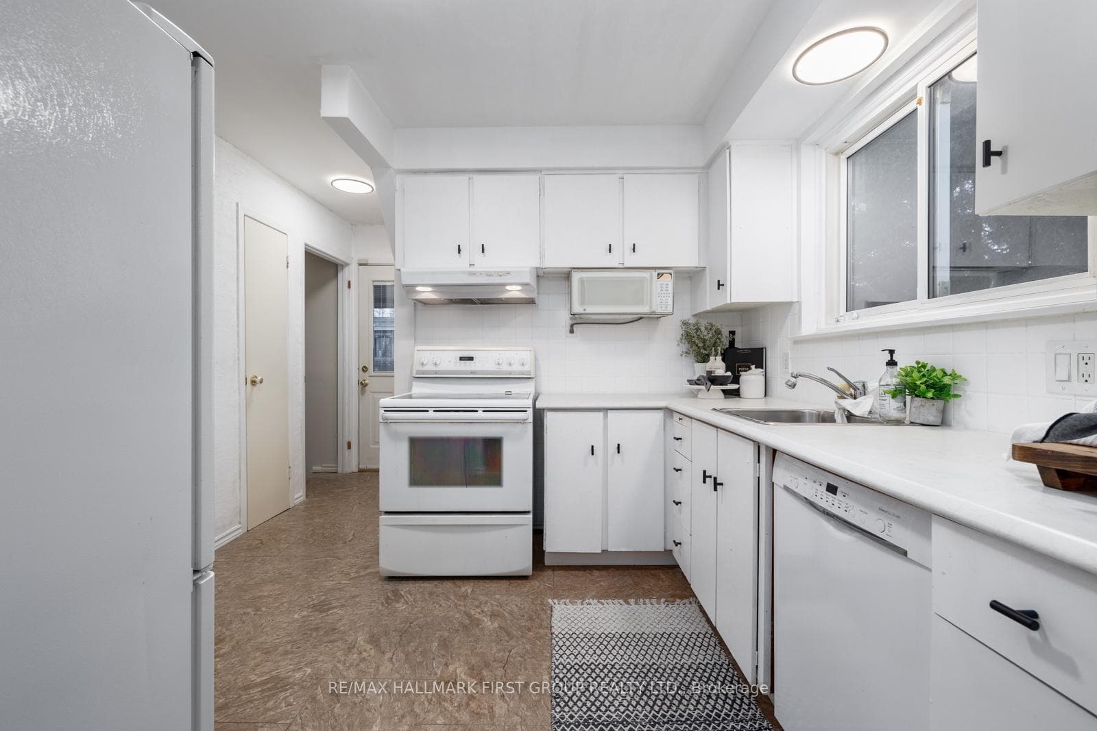 1395 Fundy Street photo 16