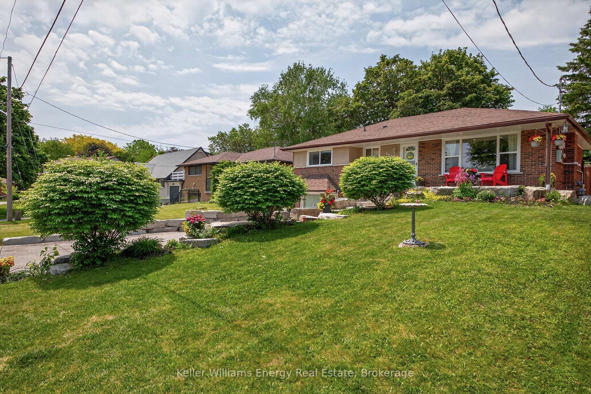 405 Bernhard Crescent photo 3