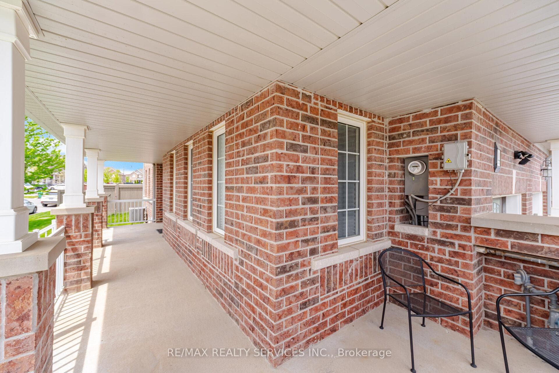 144 Baffin Crescent photo 9