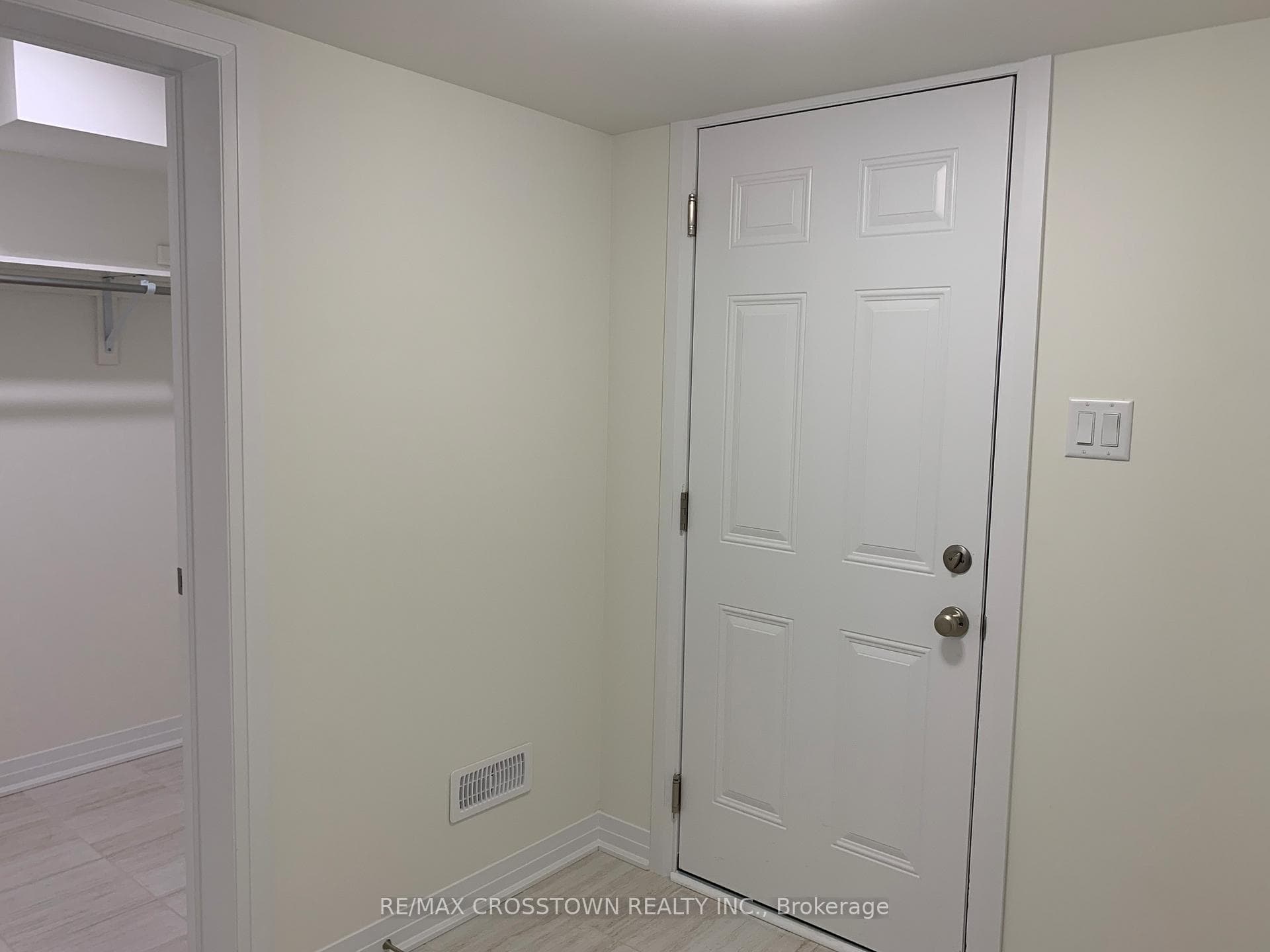 548 Hudson Crescent photo 13