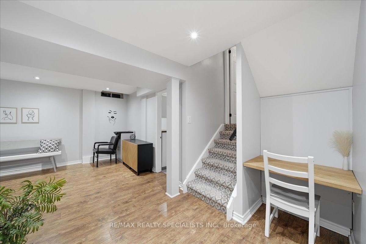 68 West Park Avenue photo 29