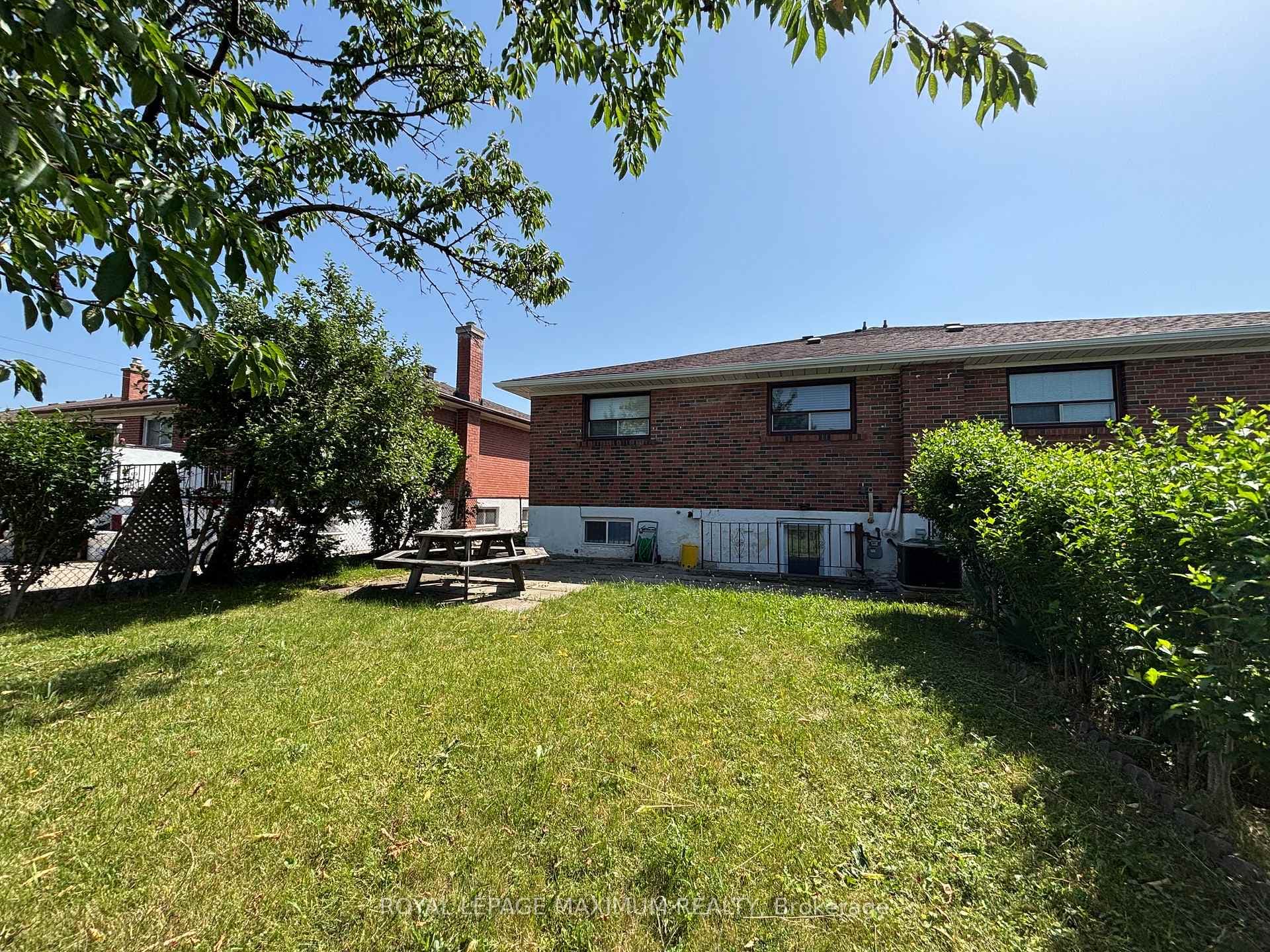 54 Hisey Crescent photo 27