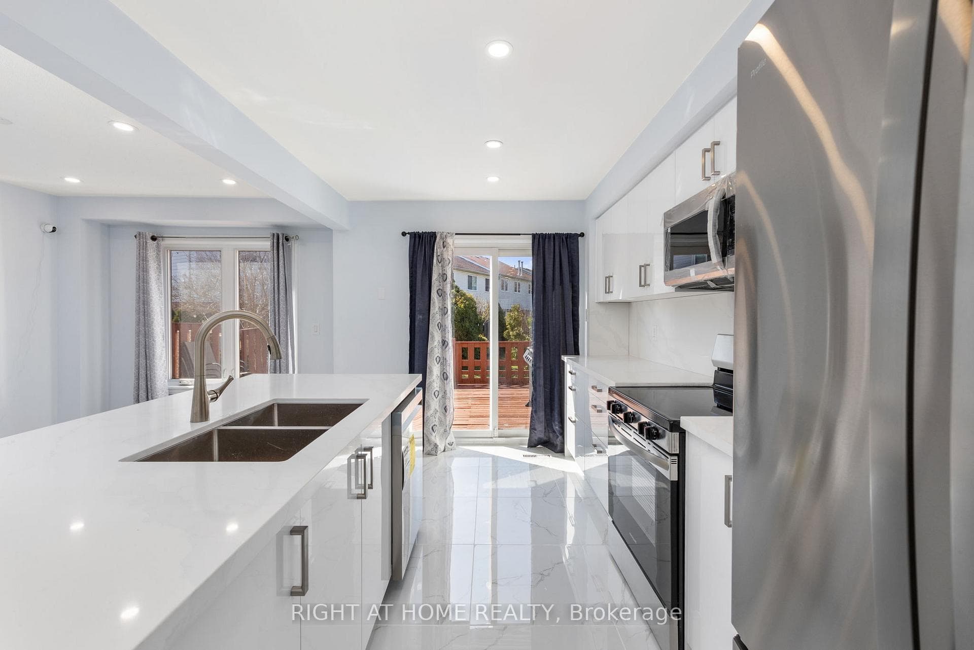 2350 GRAND RAVINE Drive Unit 100 photo 8