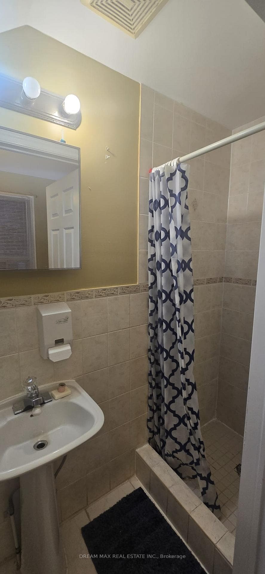 46 Bristol Avenue photo 27