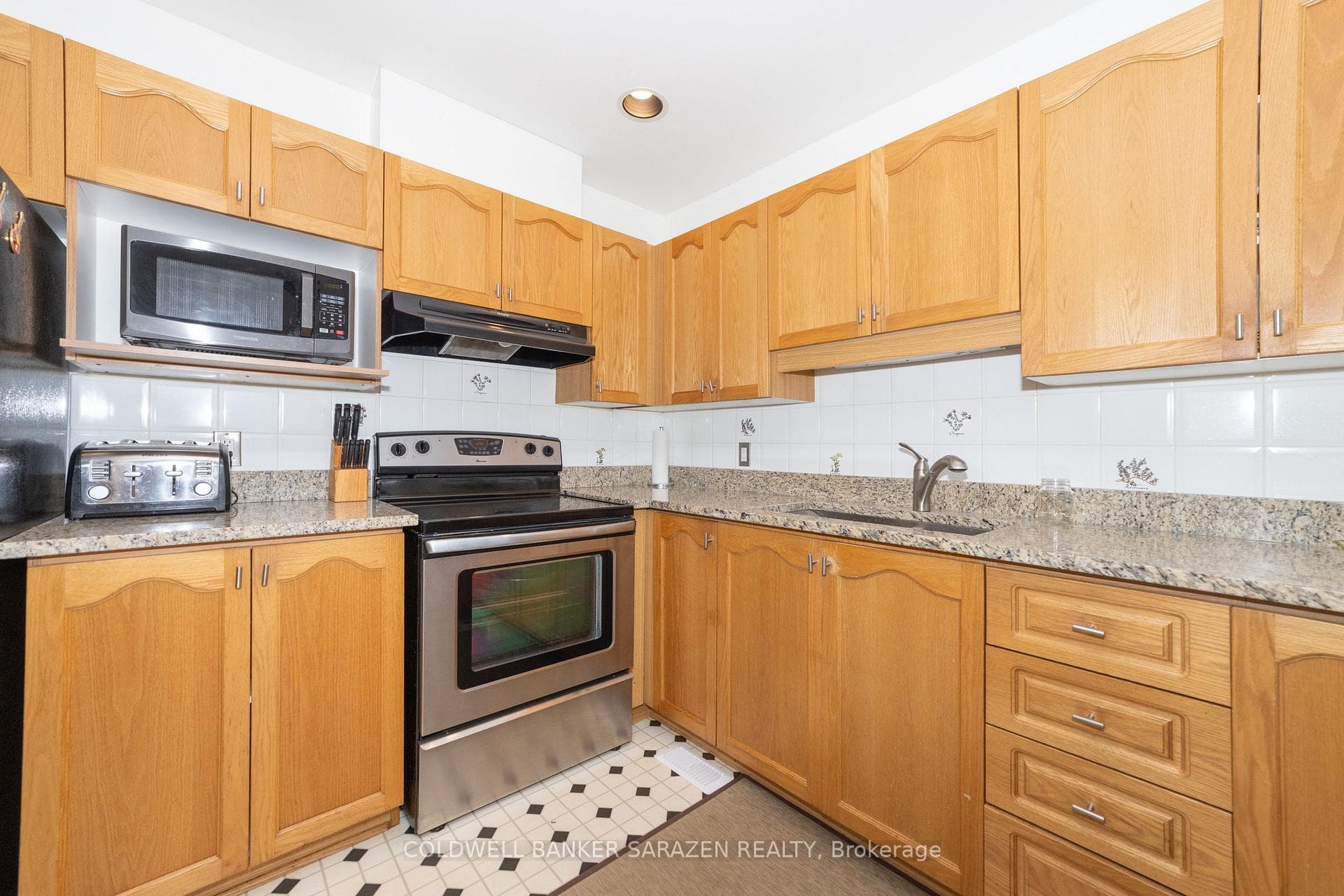Eat-in kitchen-granite counters -ss appliances