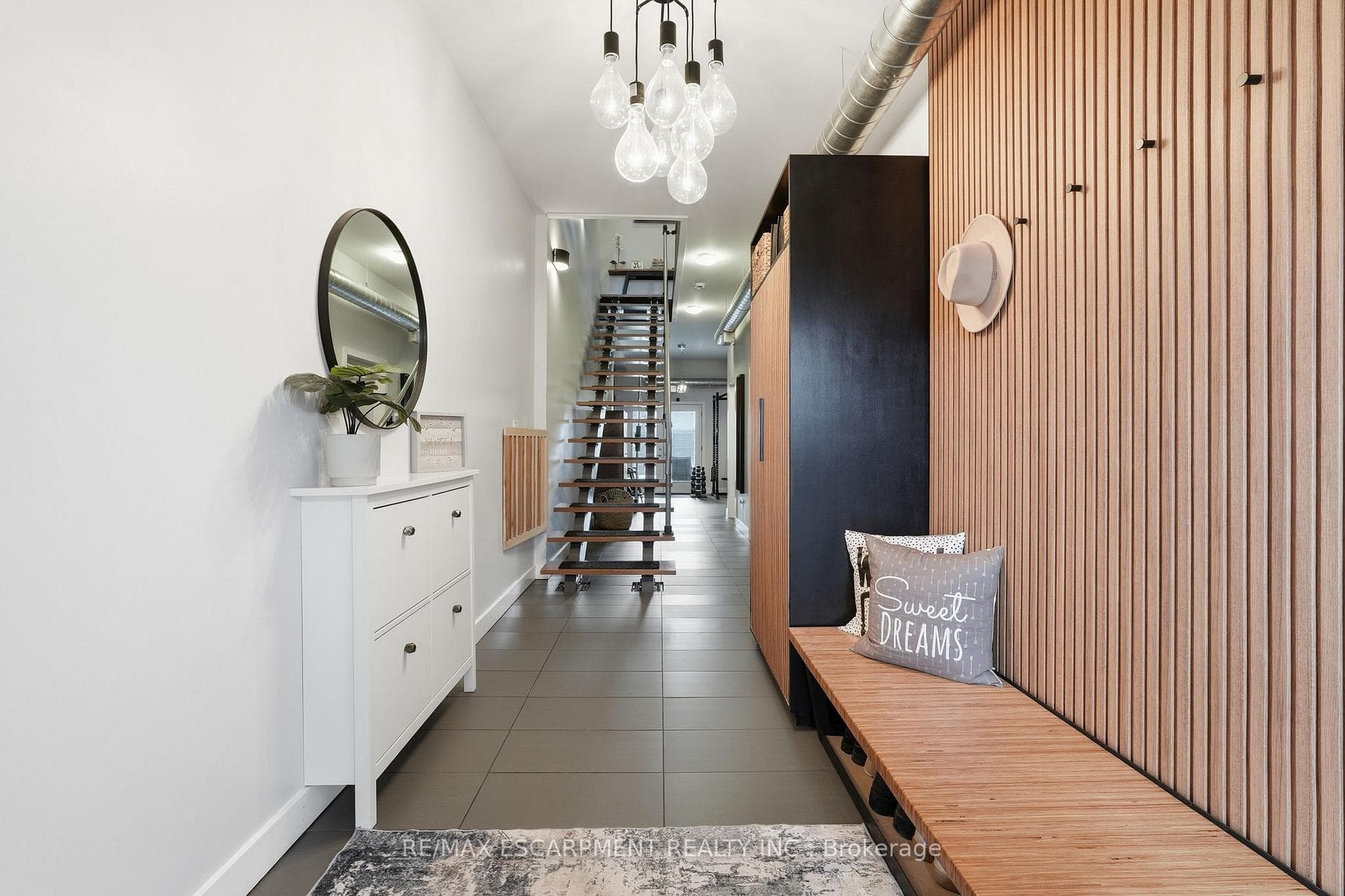 414 JOHN Street photo 6
