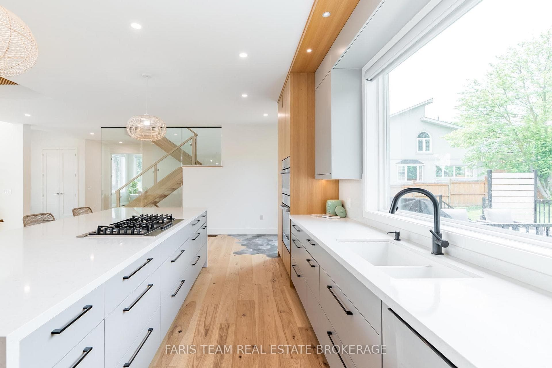 202 Kempenfelt Drive photo 8