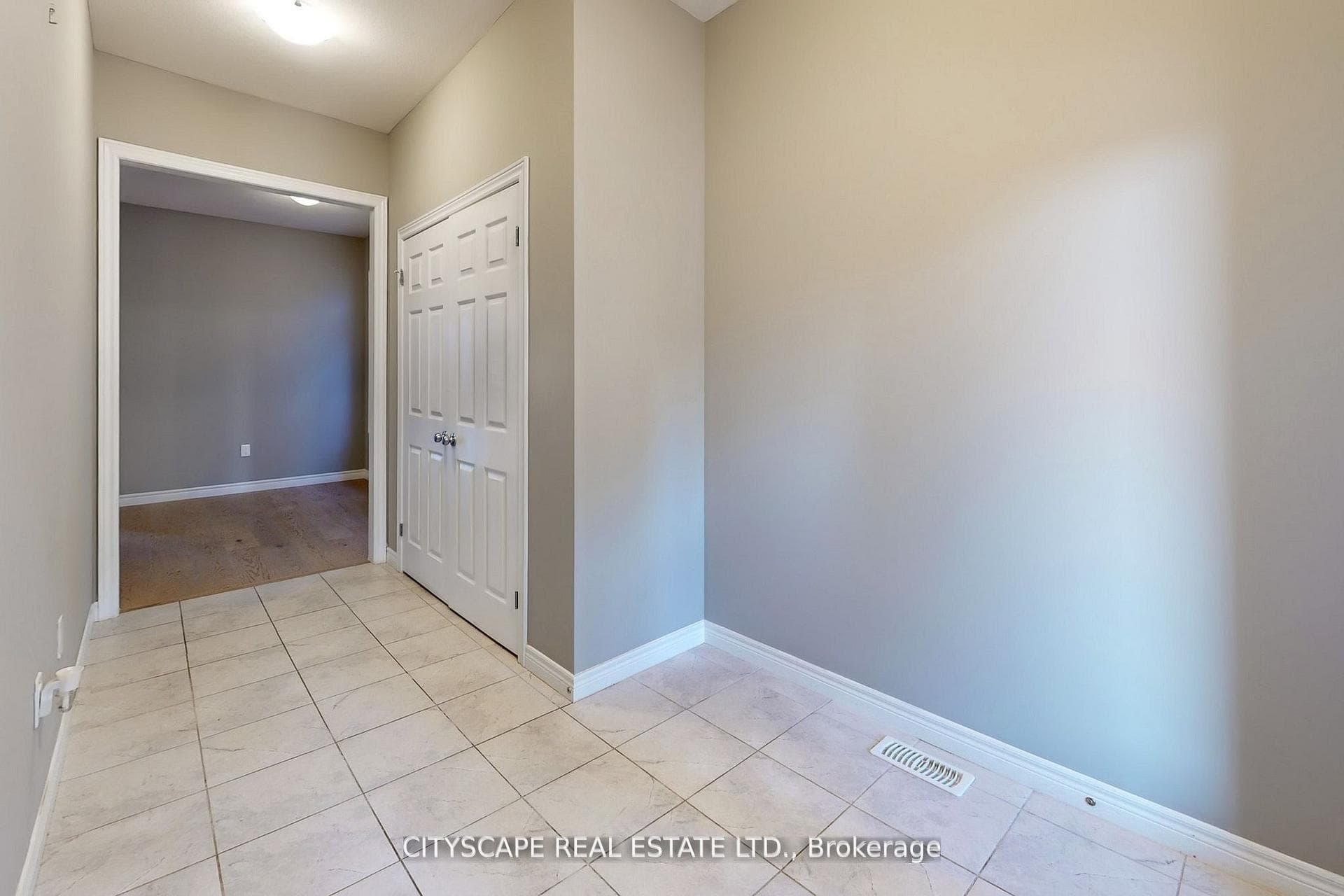 100 Tartan Avenue photo 4