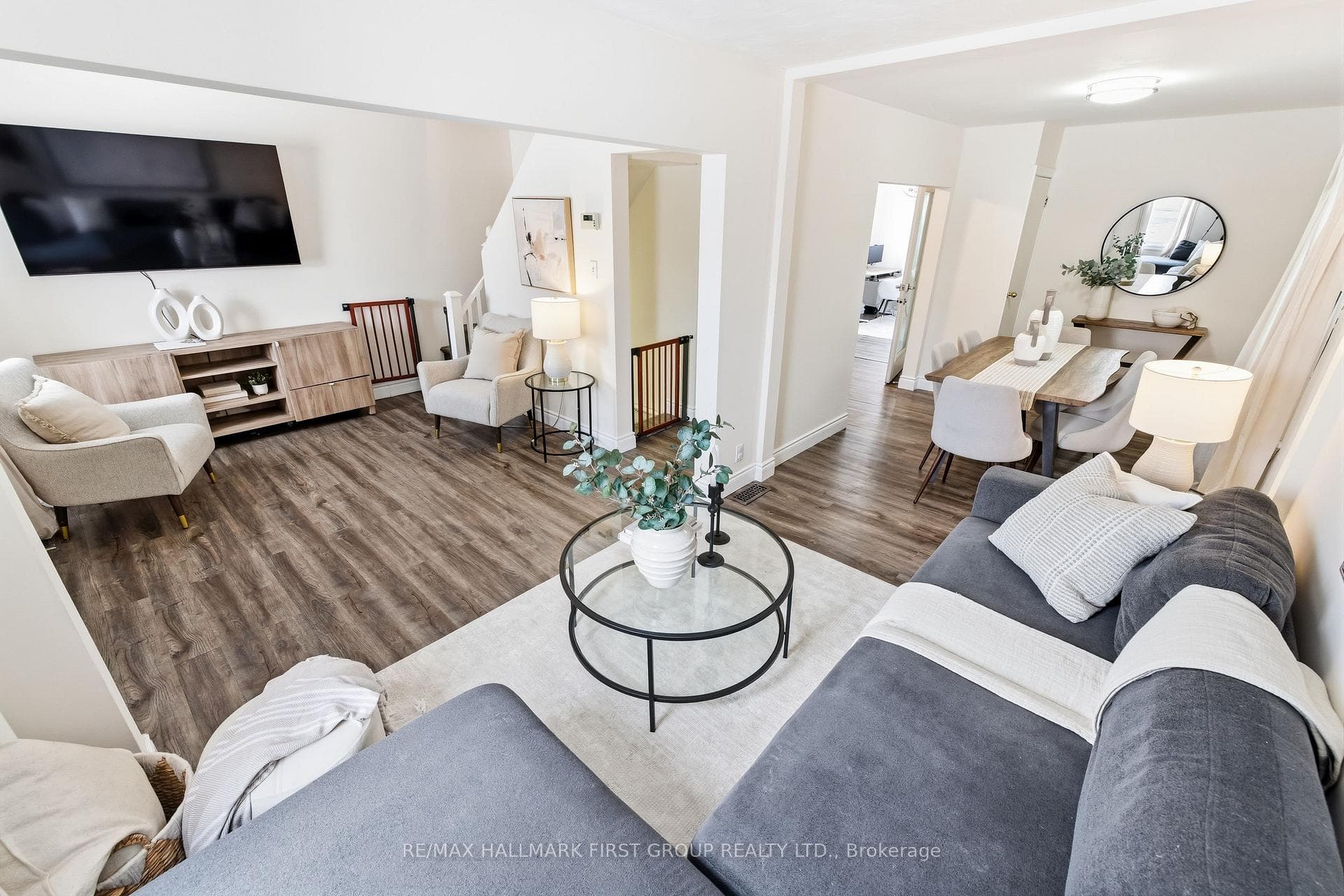325 Elgin Street photo 8
