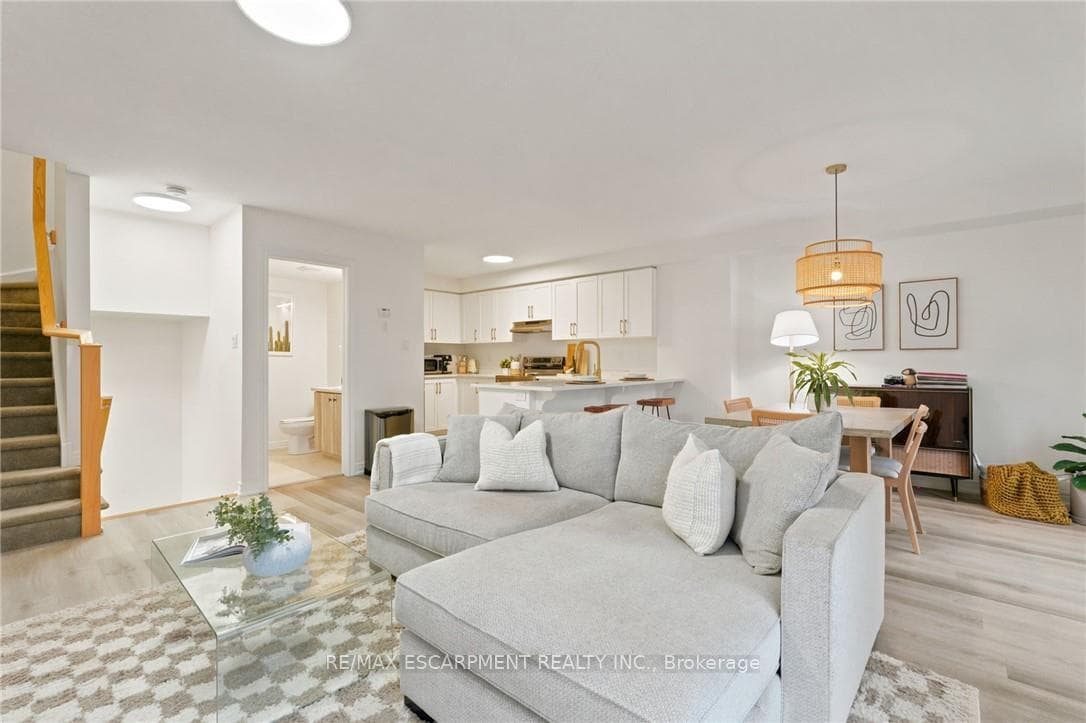 104 Dryden Lane photo 4
