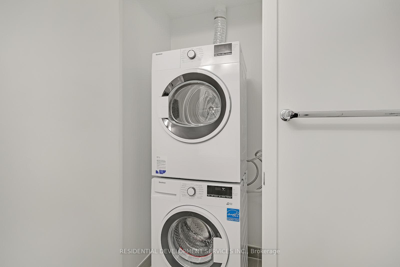 3100 Keele Street Unit 406 photo 16