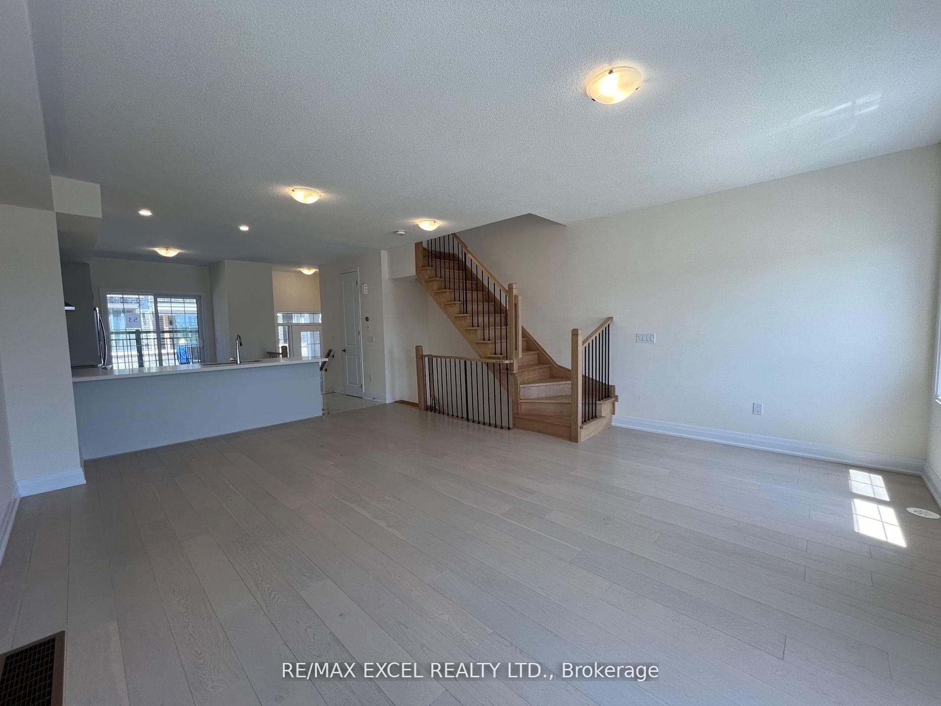 42 Clippers Crescent photo 2