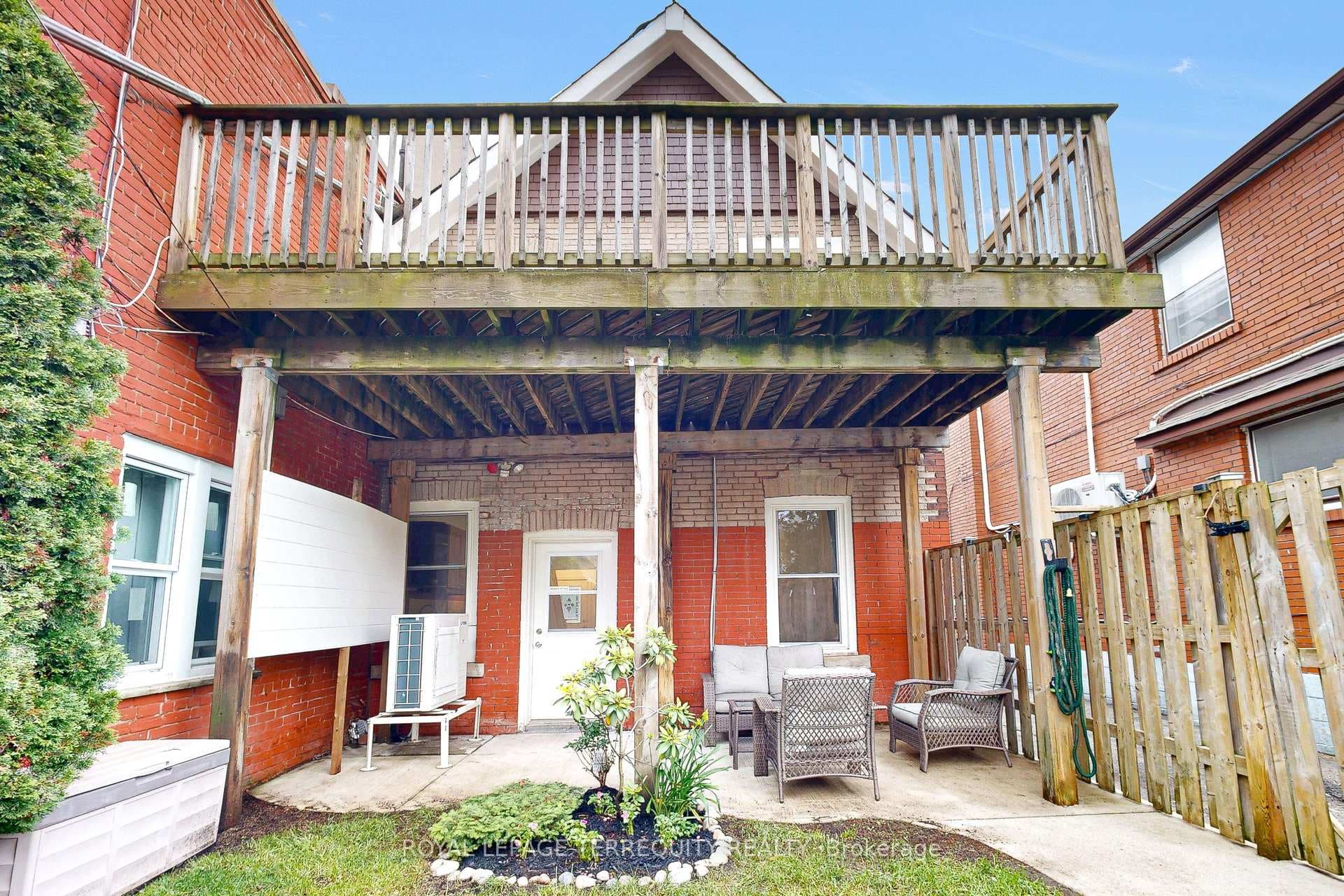 372 St Johns Road photo 29