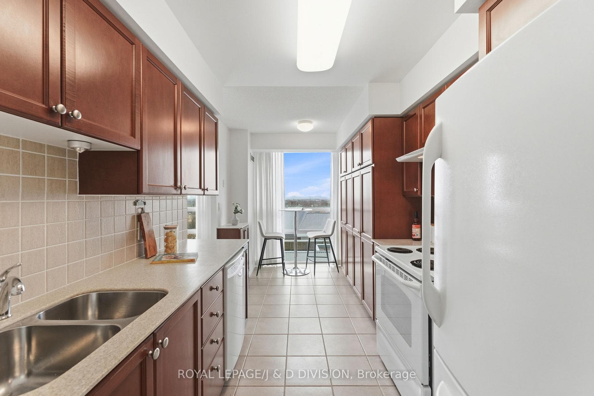 Eat-In Kitchen