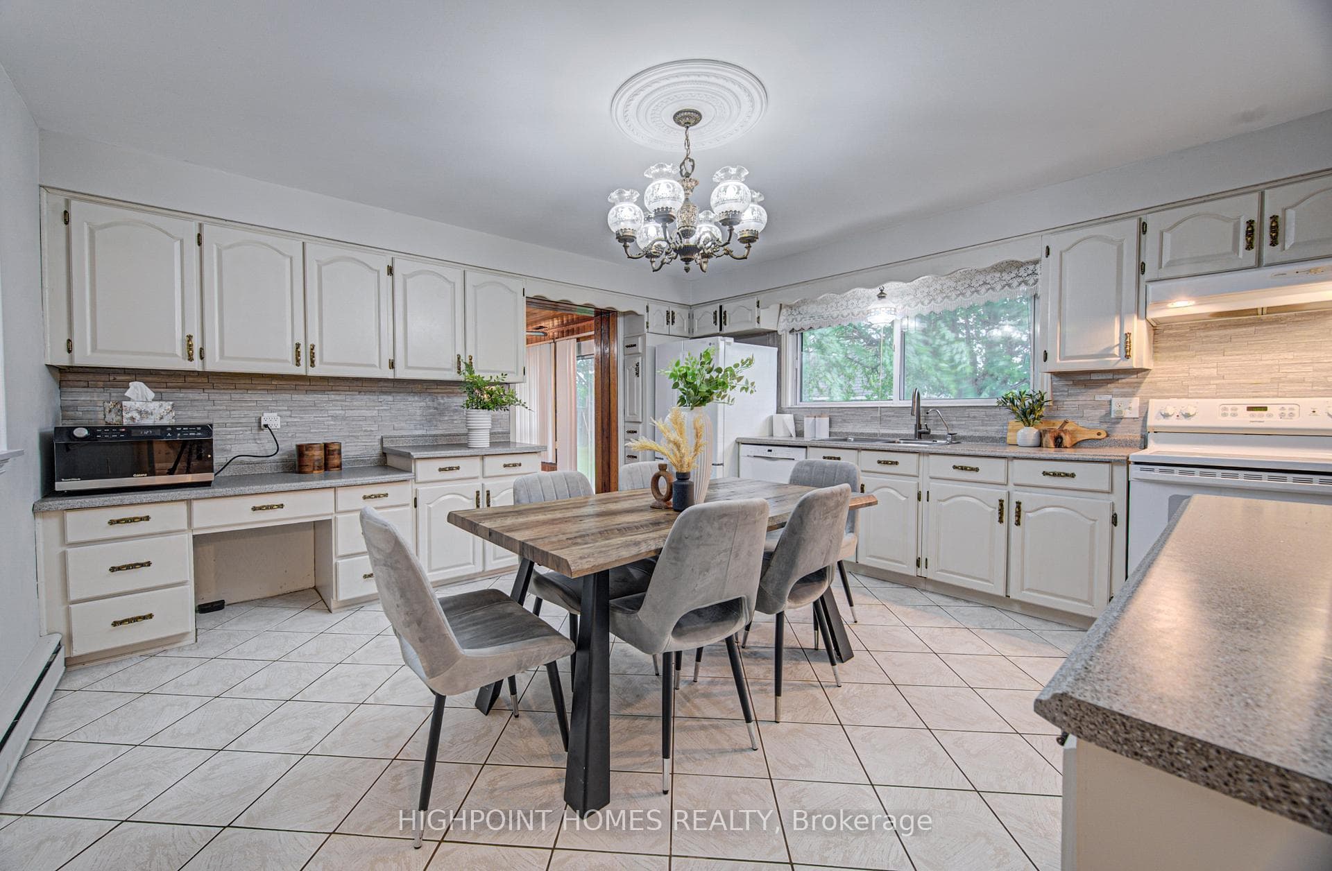 5438 Trafalgar Road photo 18