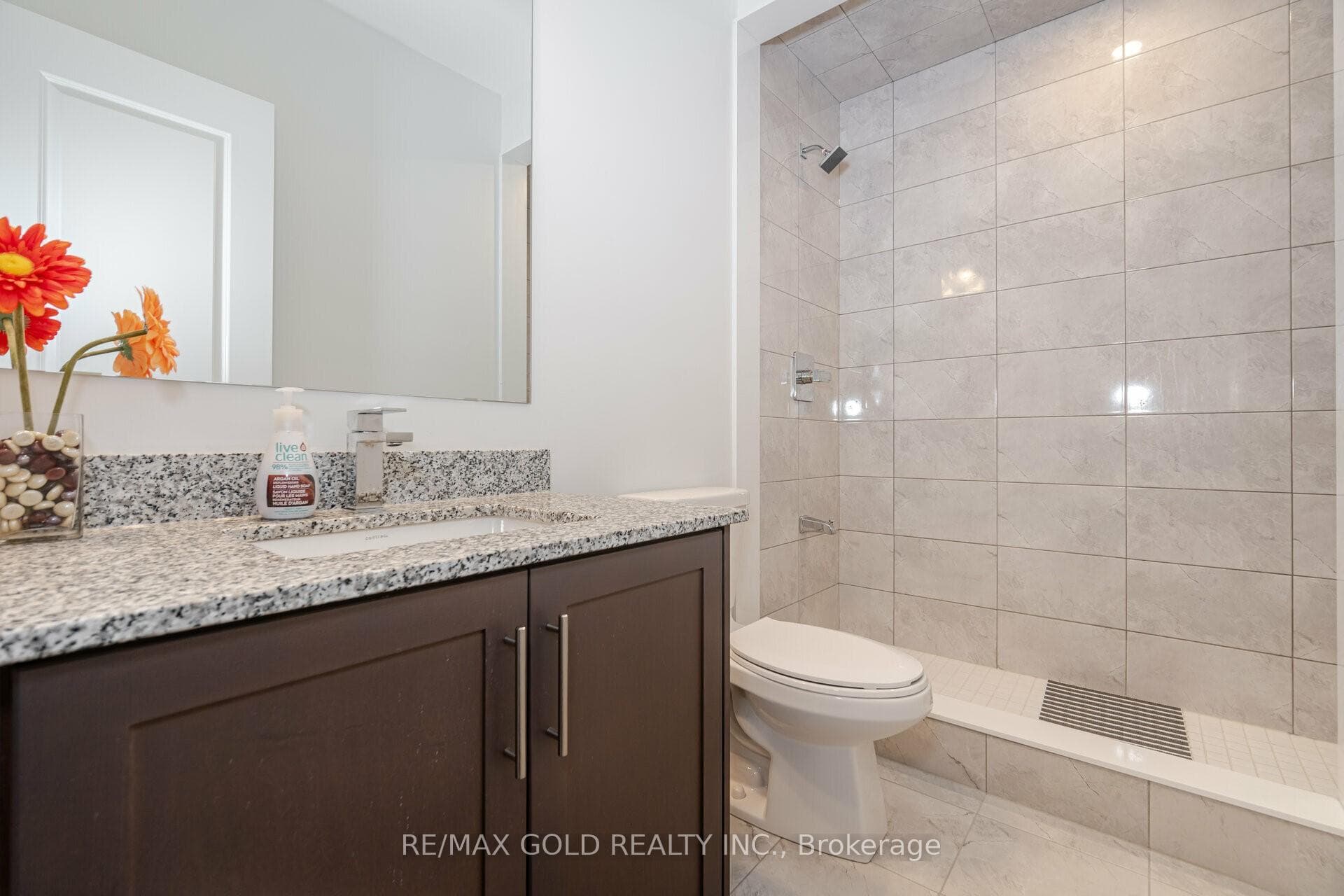121 Raspberry Ridge Avenue photo 23