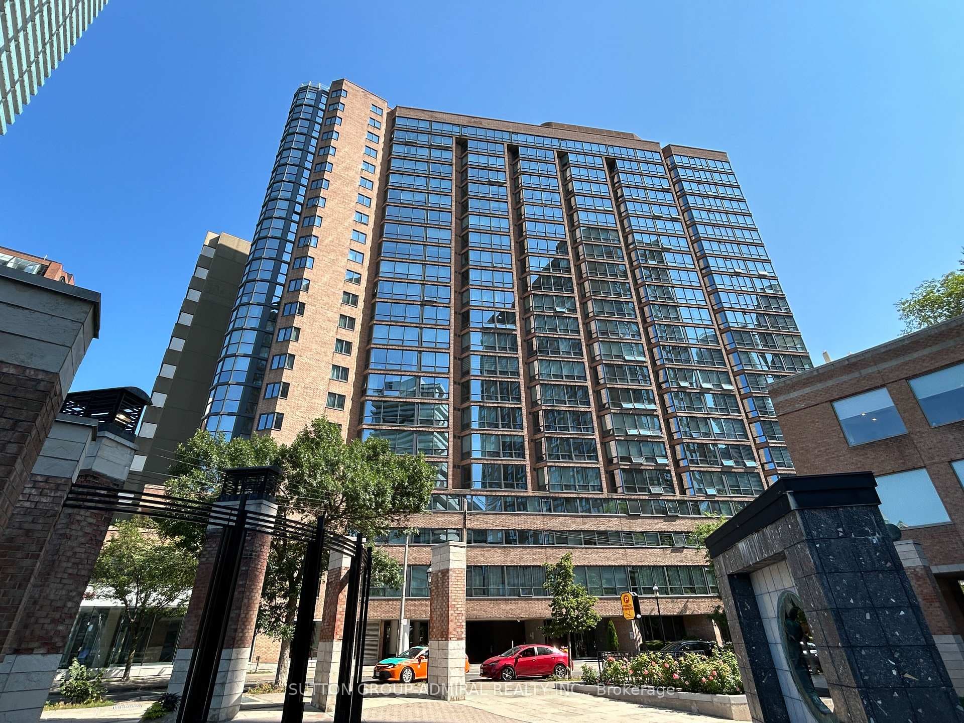 1055 Bay Street Unit 1611 photo 4
