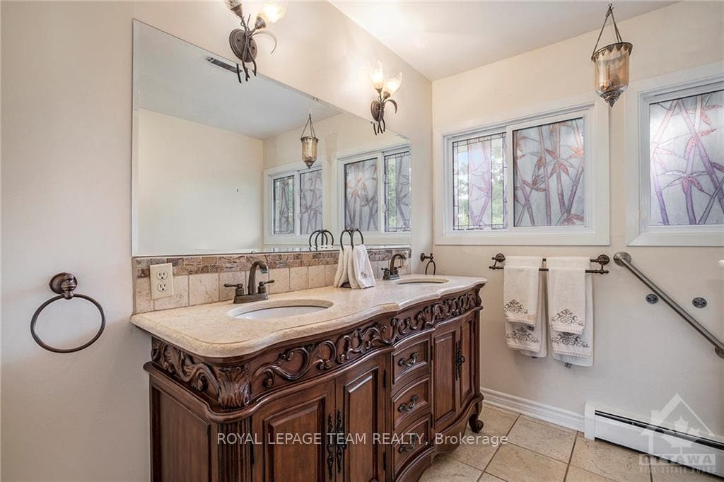 6775 RIDEAU VALLEY Drive photo 22