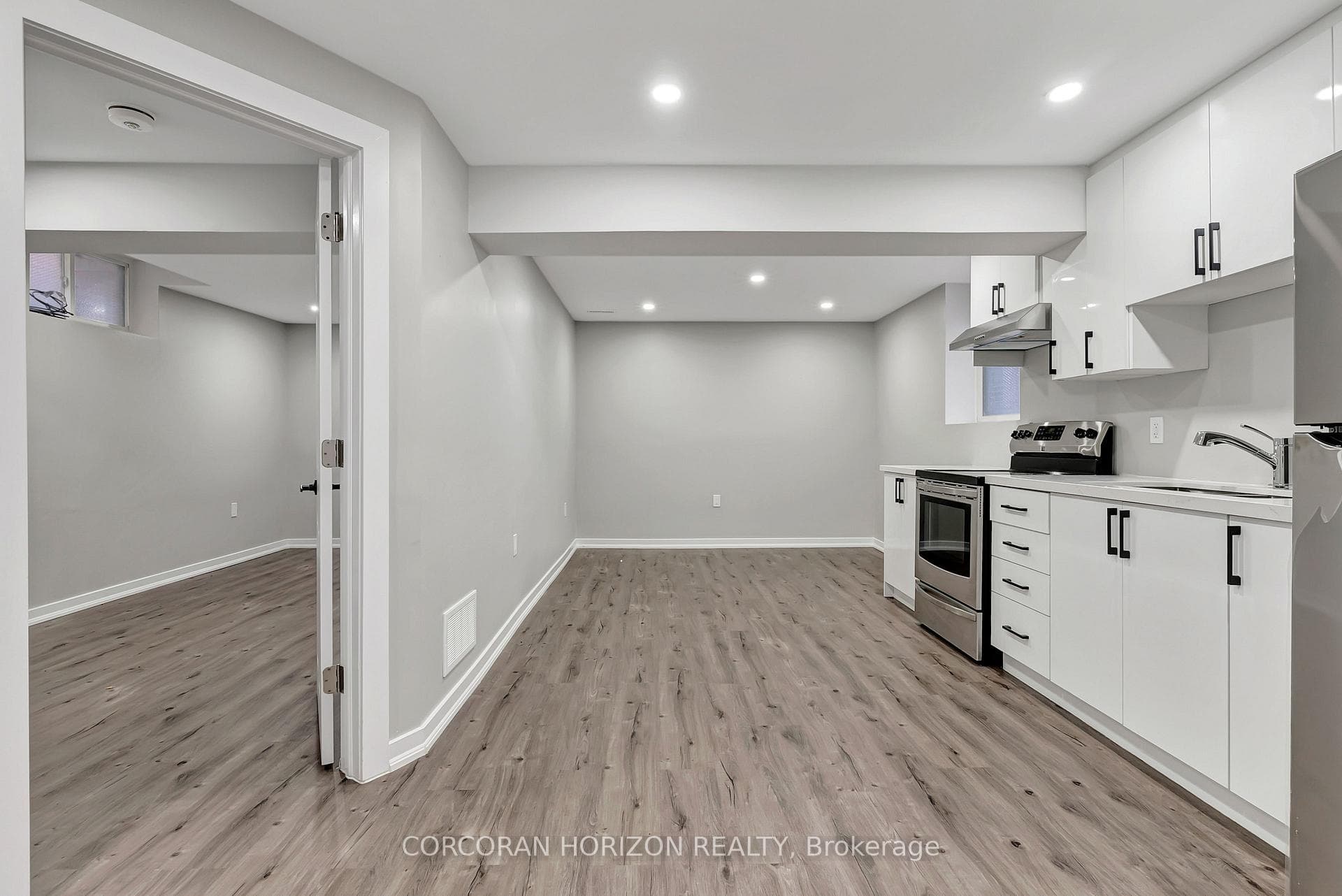 26 Tweedsdale Street Unit Lower photo 6