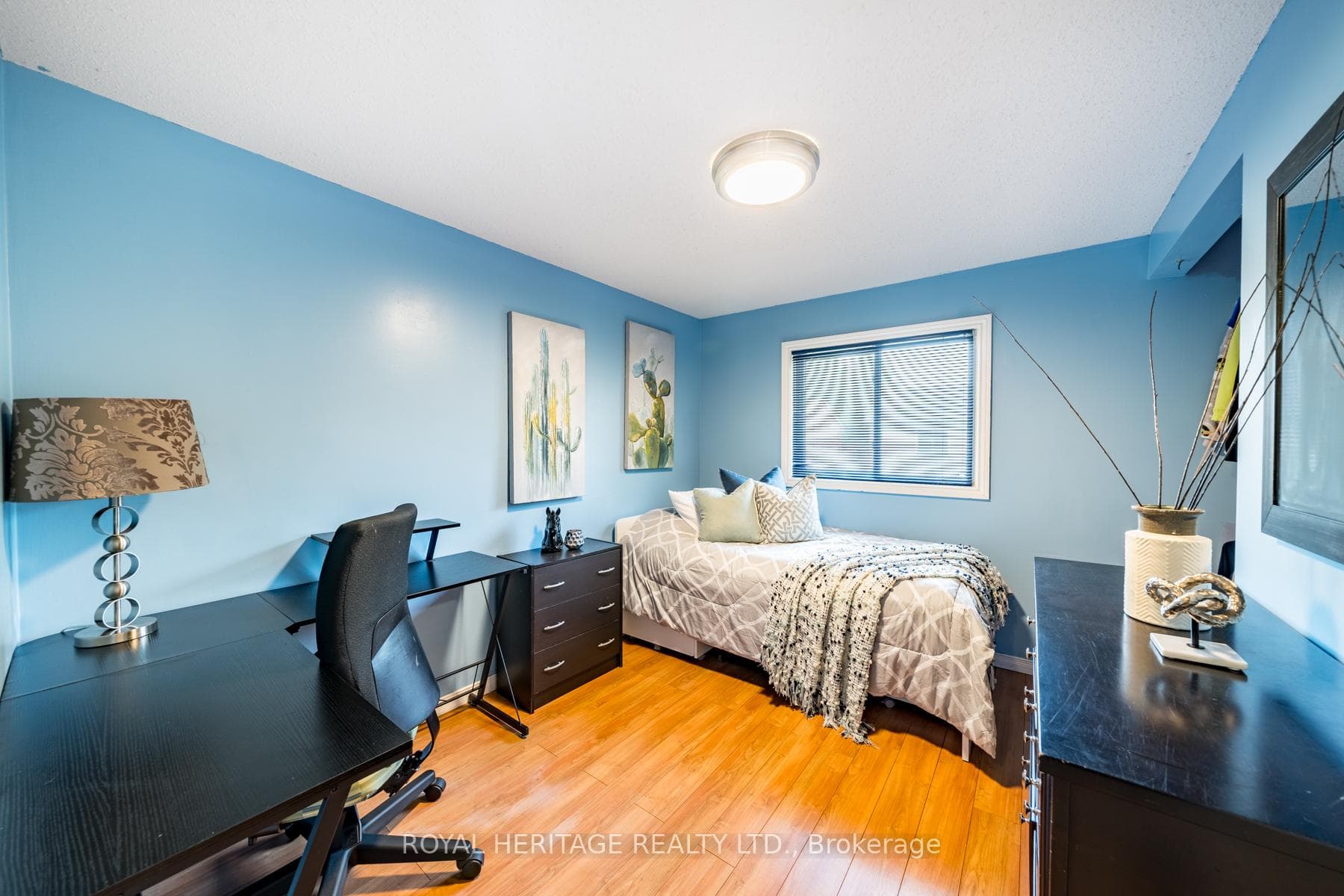 10 Mowat Court photo 26