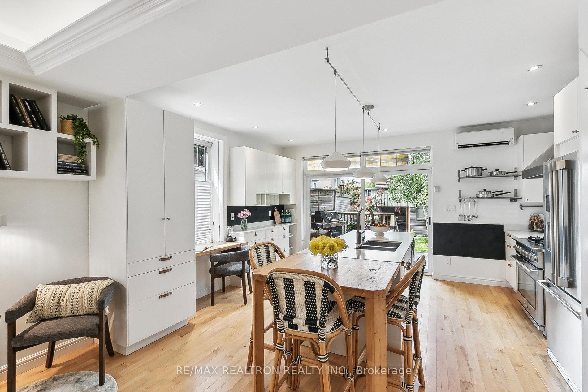 282 Perth Avenue photo 15