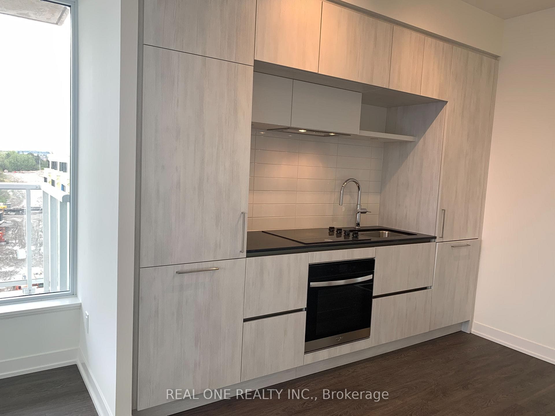 2 David Eyer Road Unit 424 photo 4