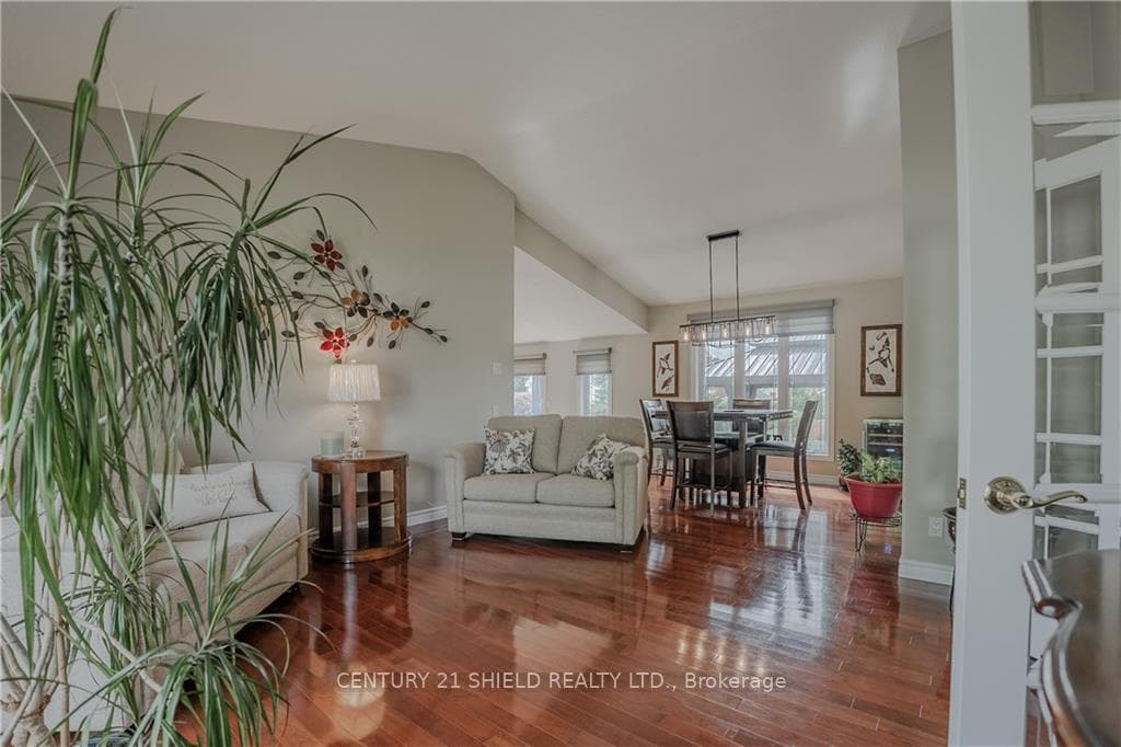 22 FAIRHOLME Drive photo 14