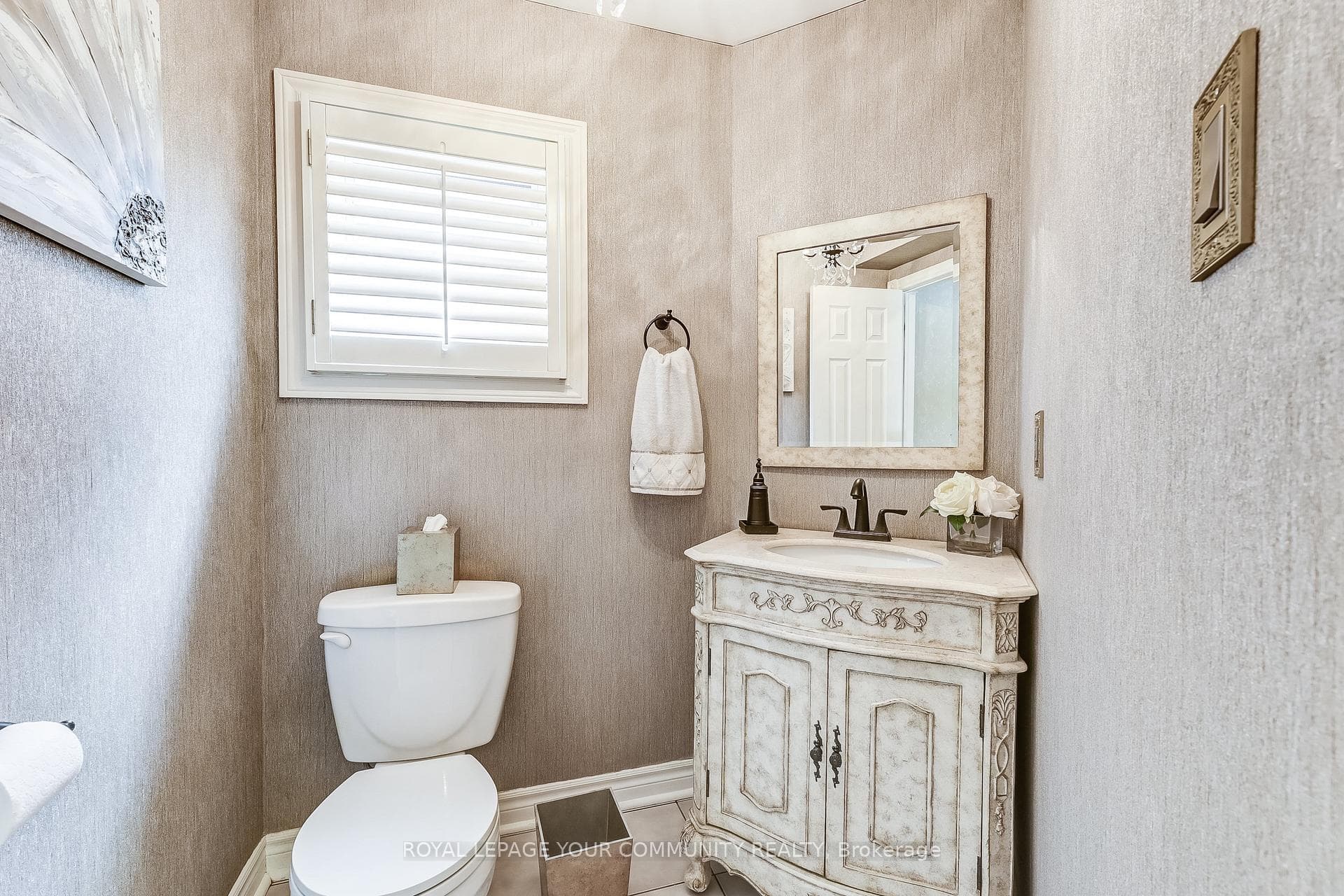 160 Grenadier Crescent photo 7