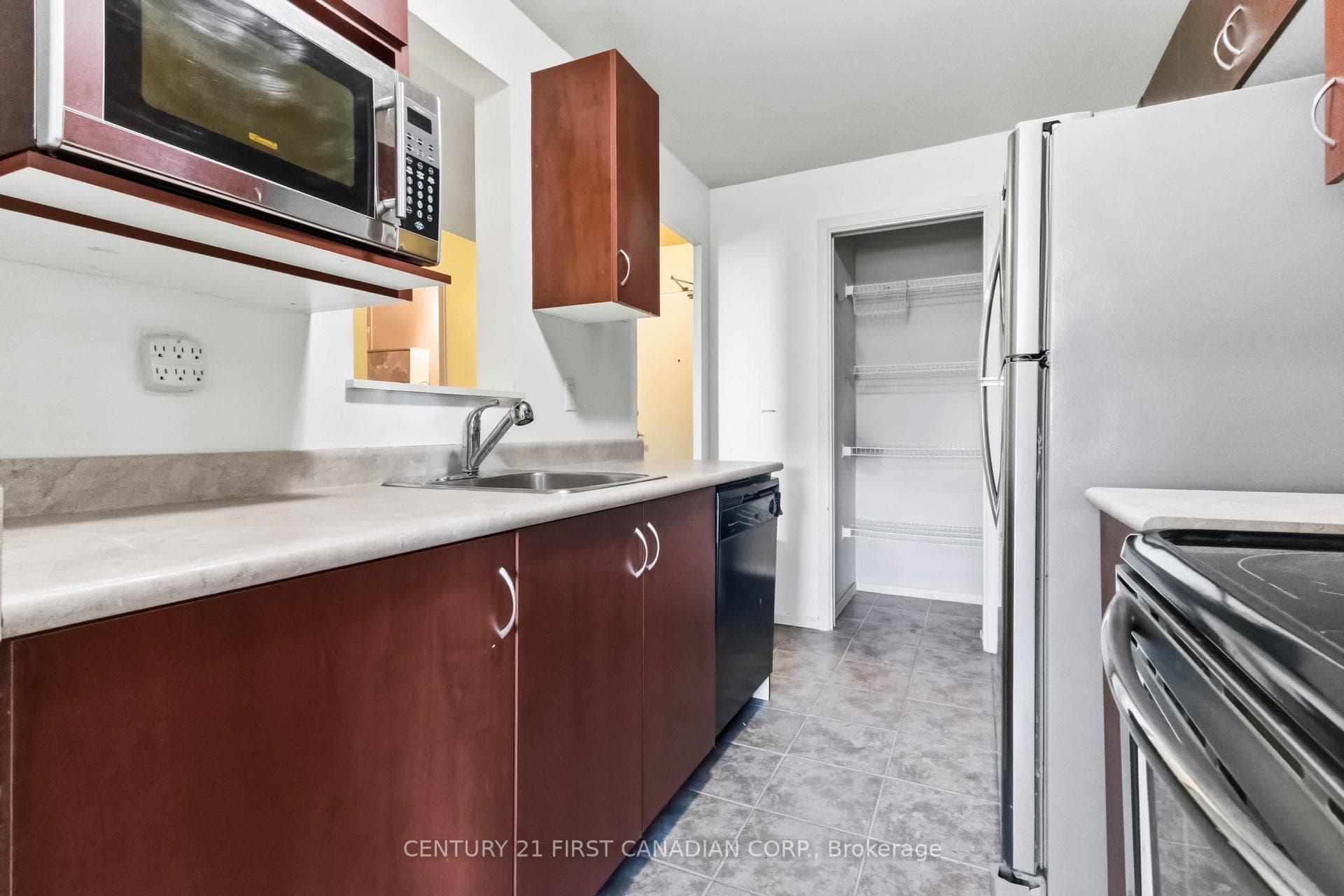 931 Wonderland Road Unit 707 photo 22