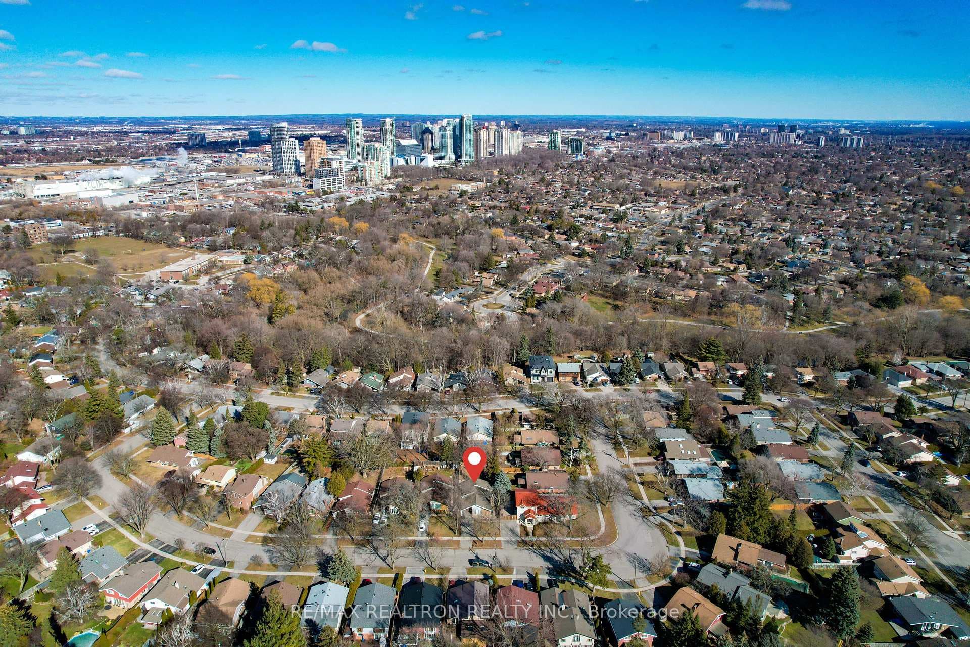 27 Cartier Crescent photo 32