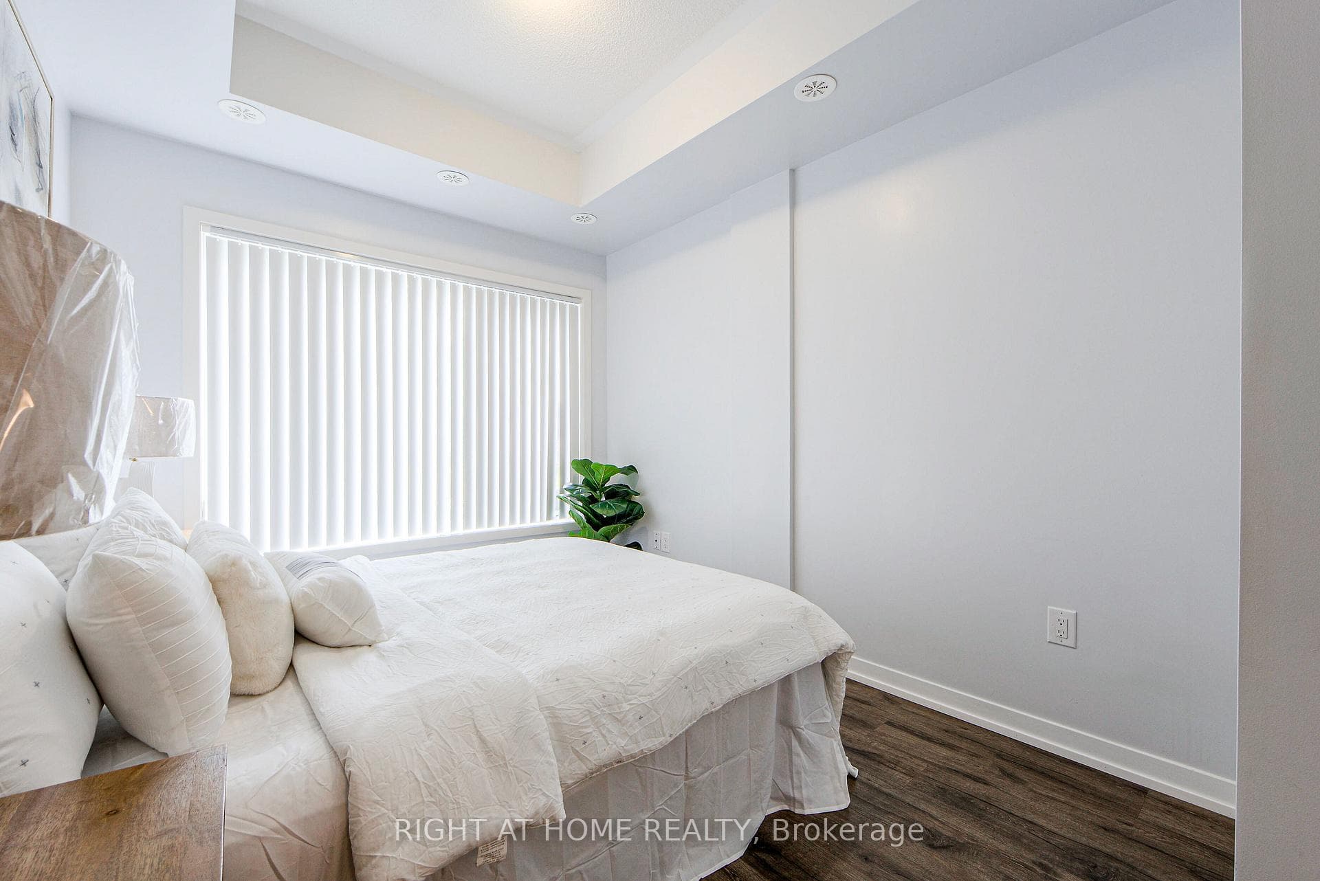 50 Orchid Place Drive Unit 8 photo 8