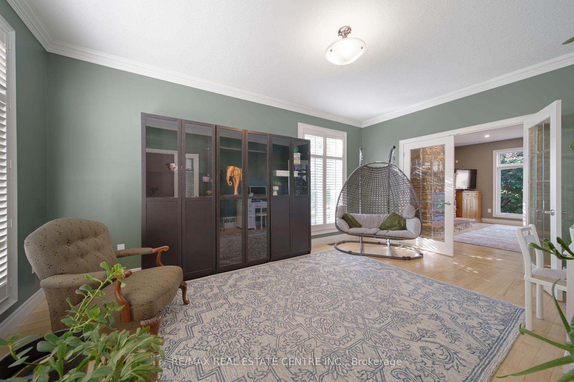 112 Dirksen Court photo 18