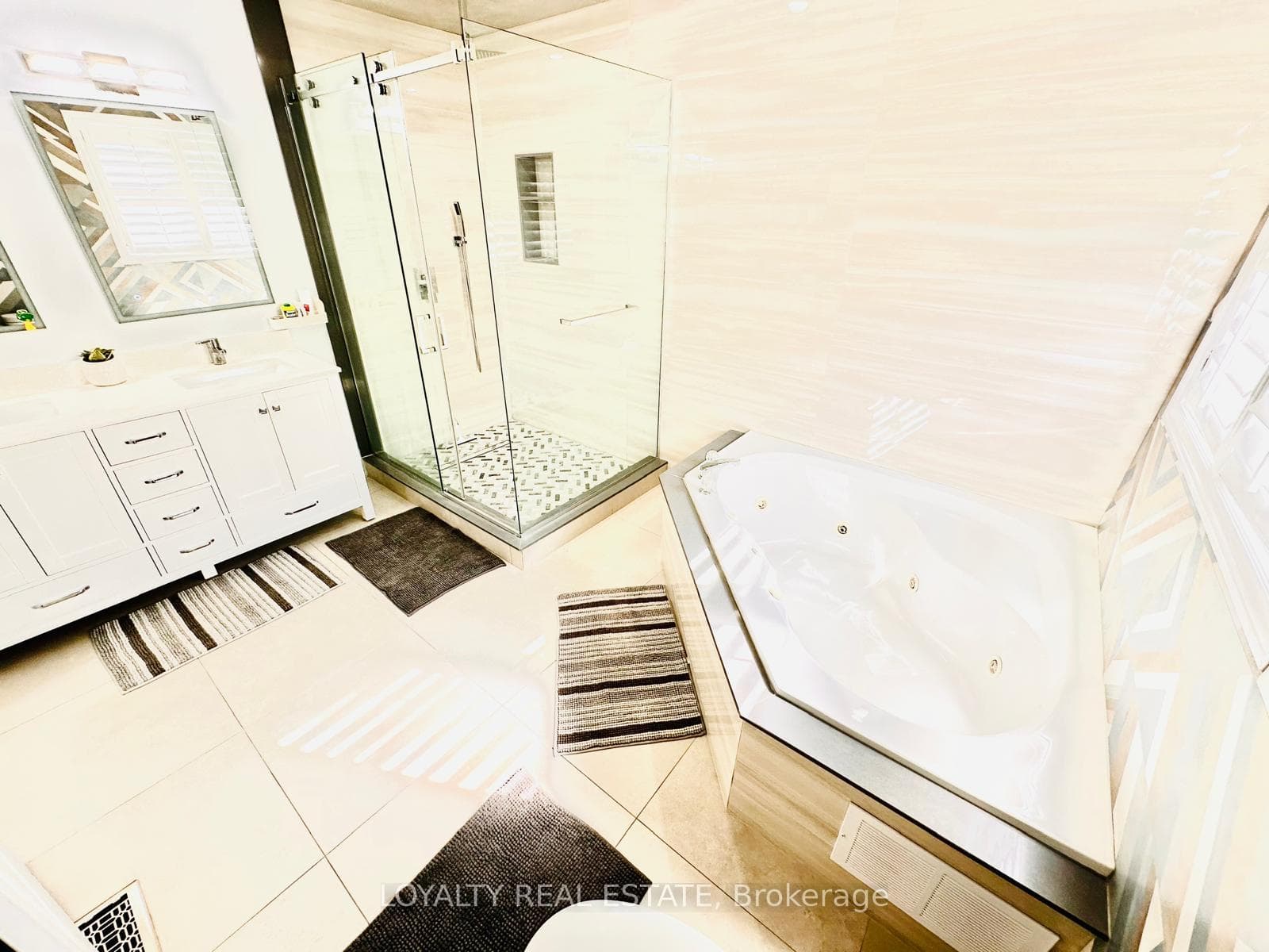 Master Ensuite Bath 3 - 22 Treeline Court