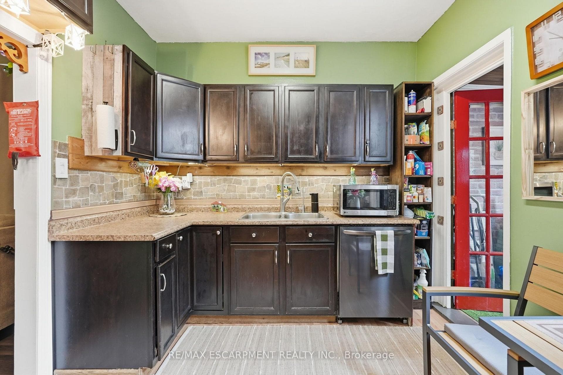 182 Cavell Avenue photo 14