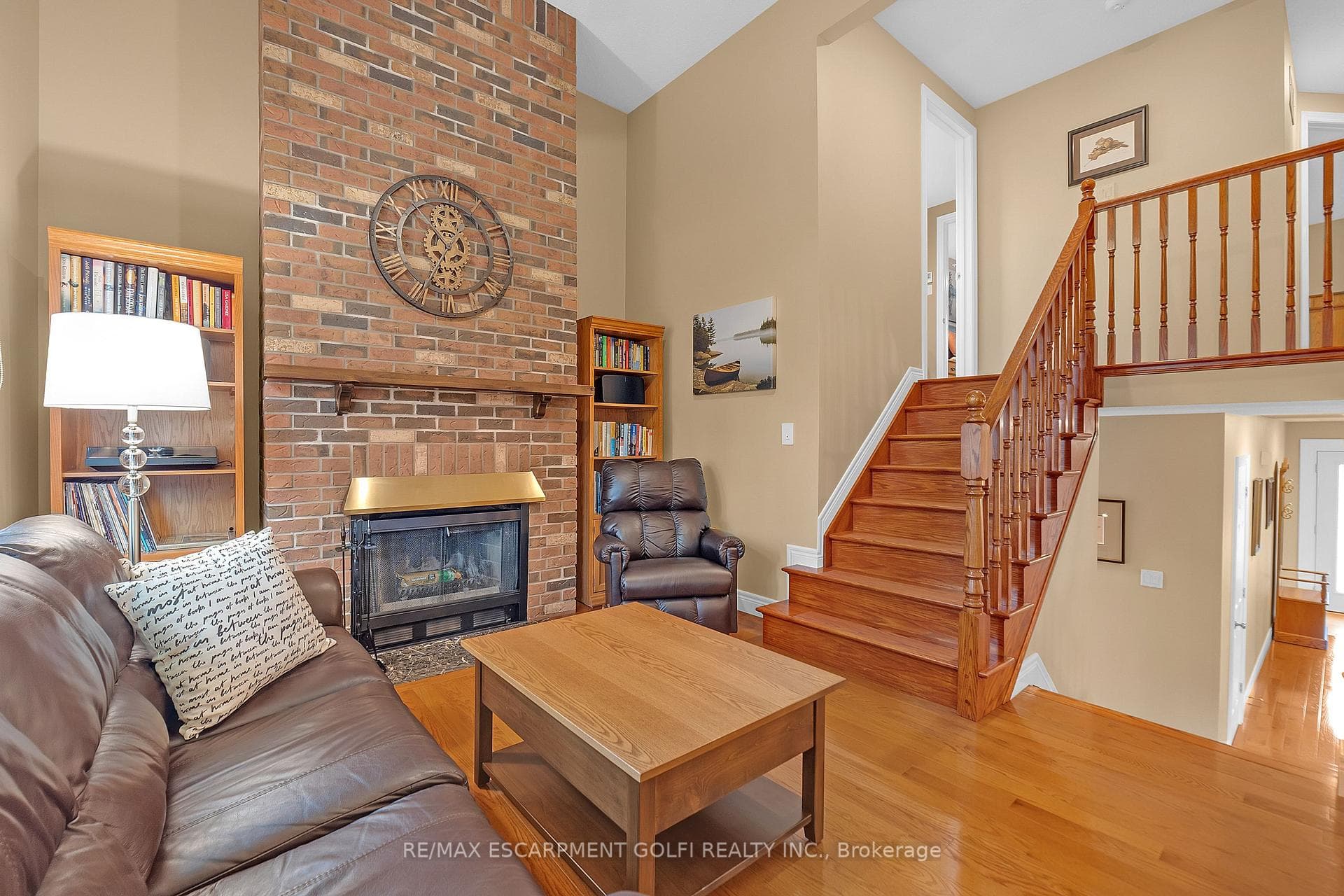 776 Hawkins Crescent photo 14
