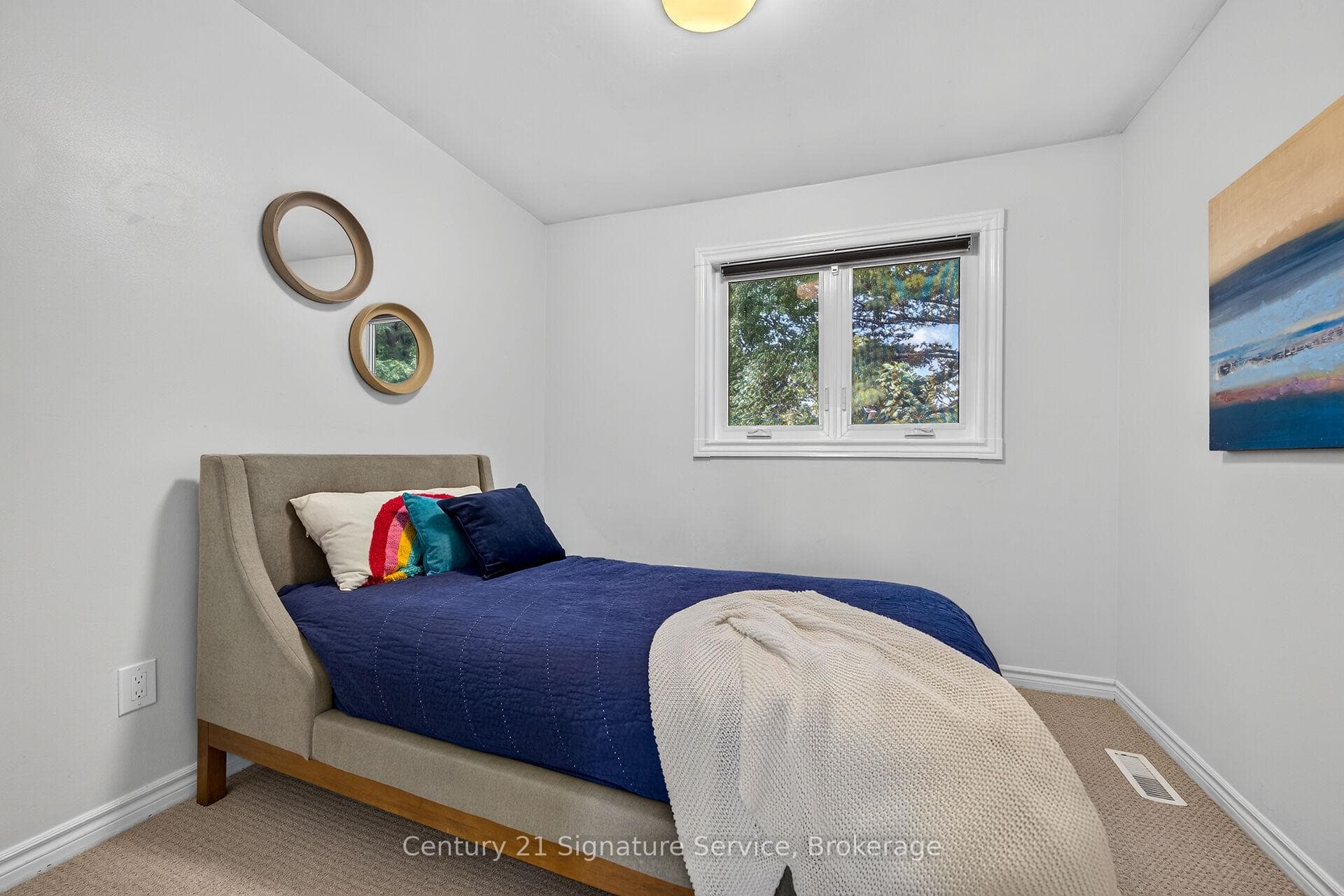 5183 Banting Court photo 34