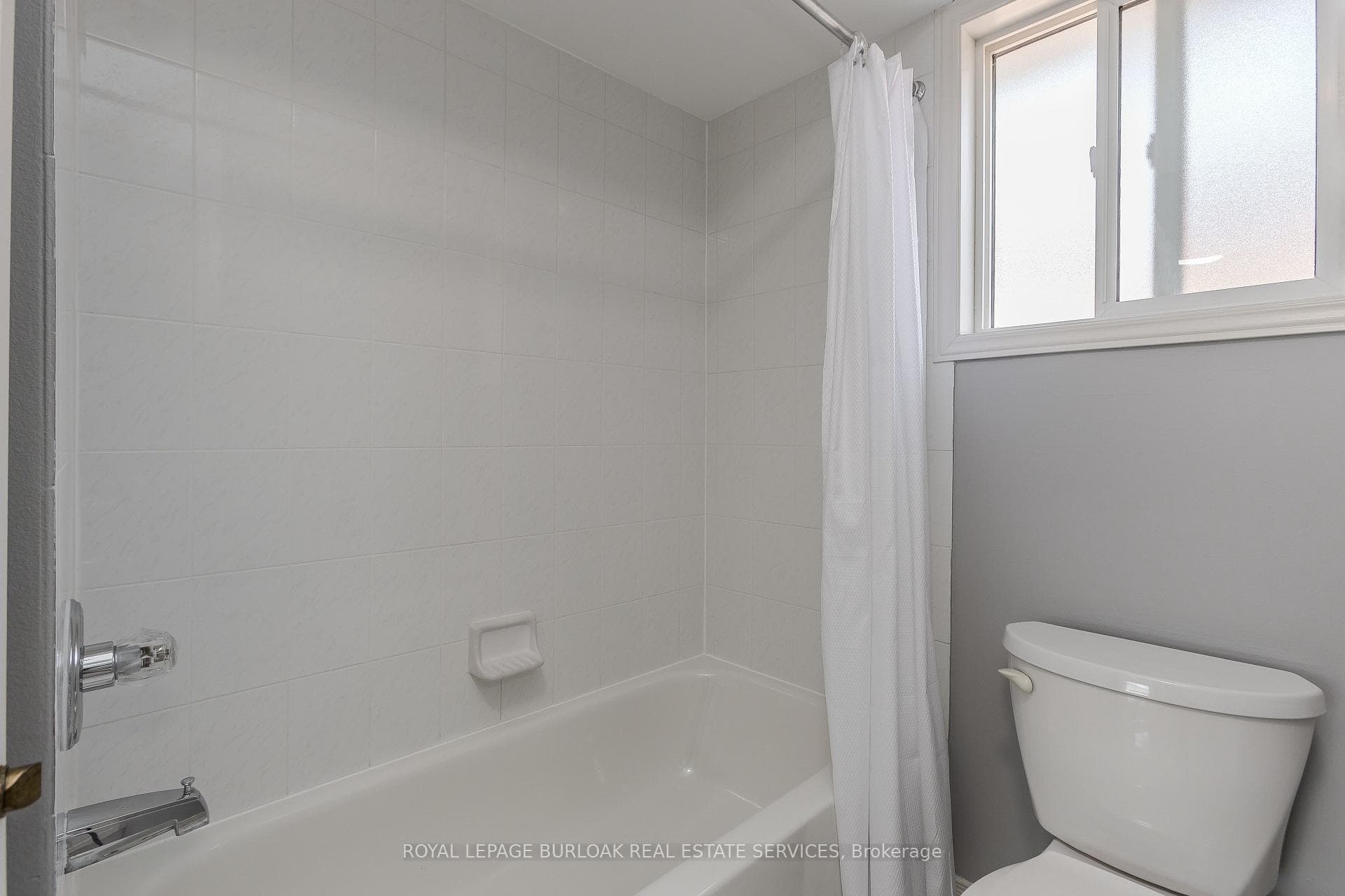 561 Phoebe Crescent photo 26