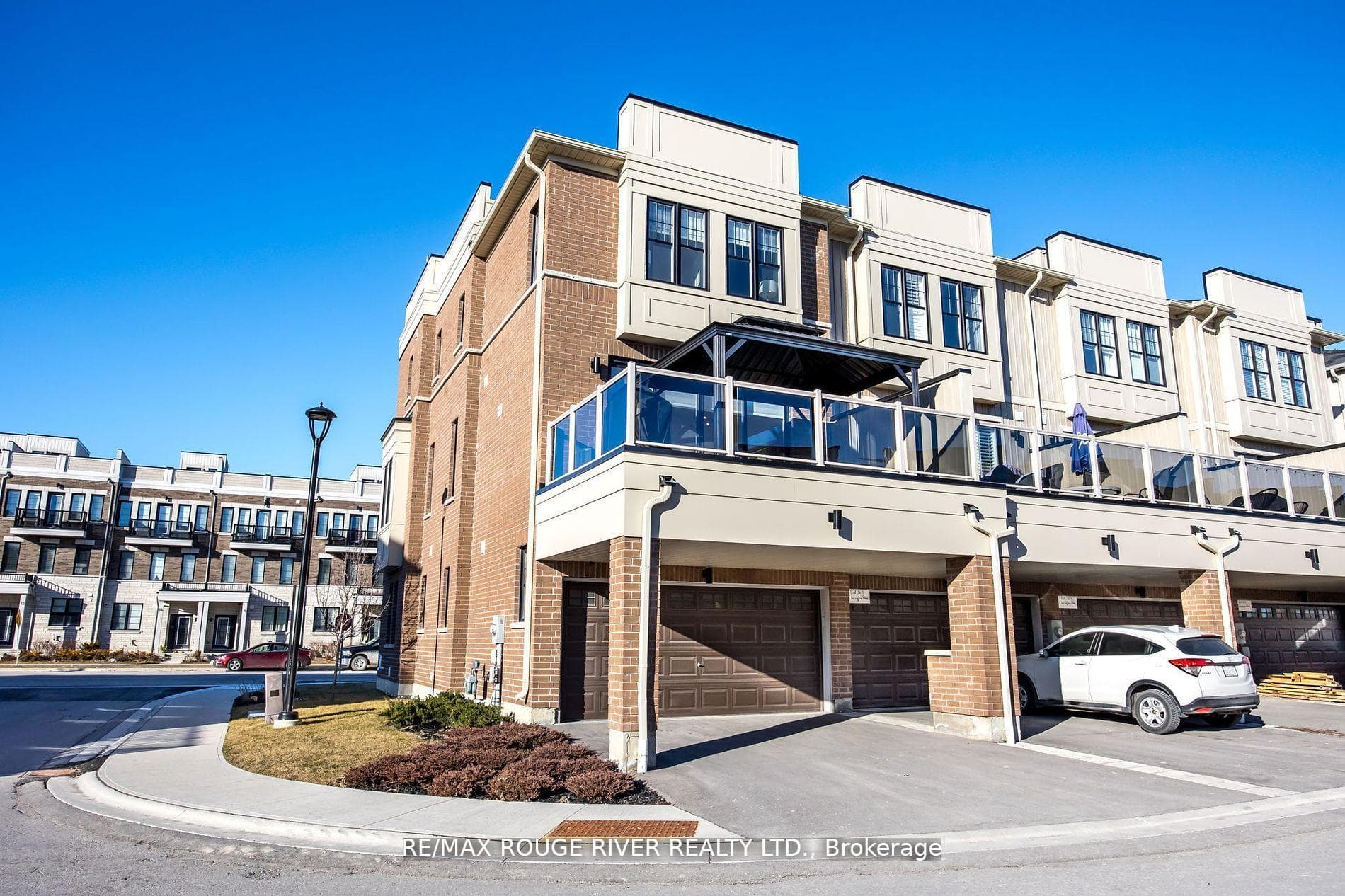 11 Clarington Boulevard photo 1