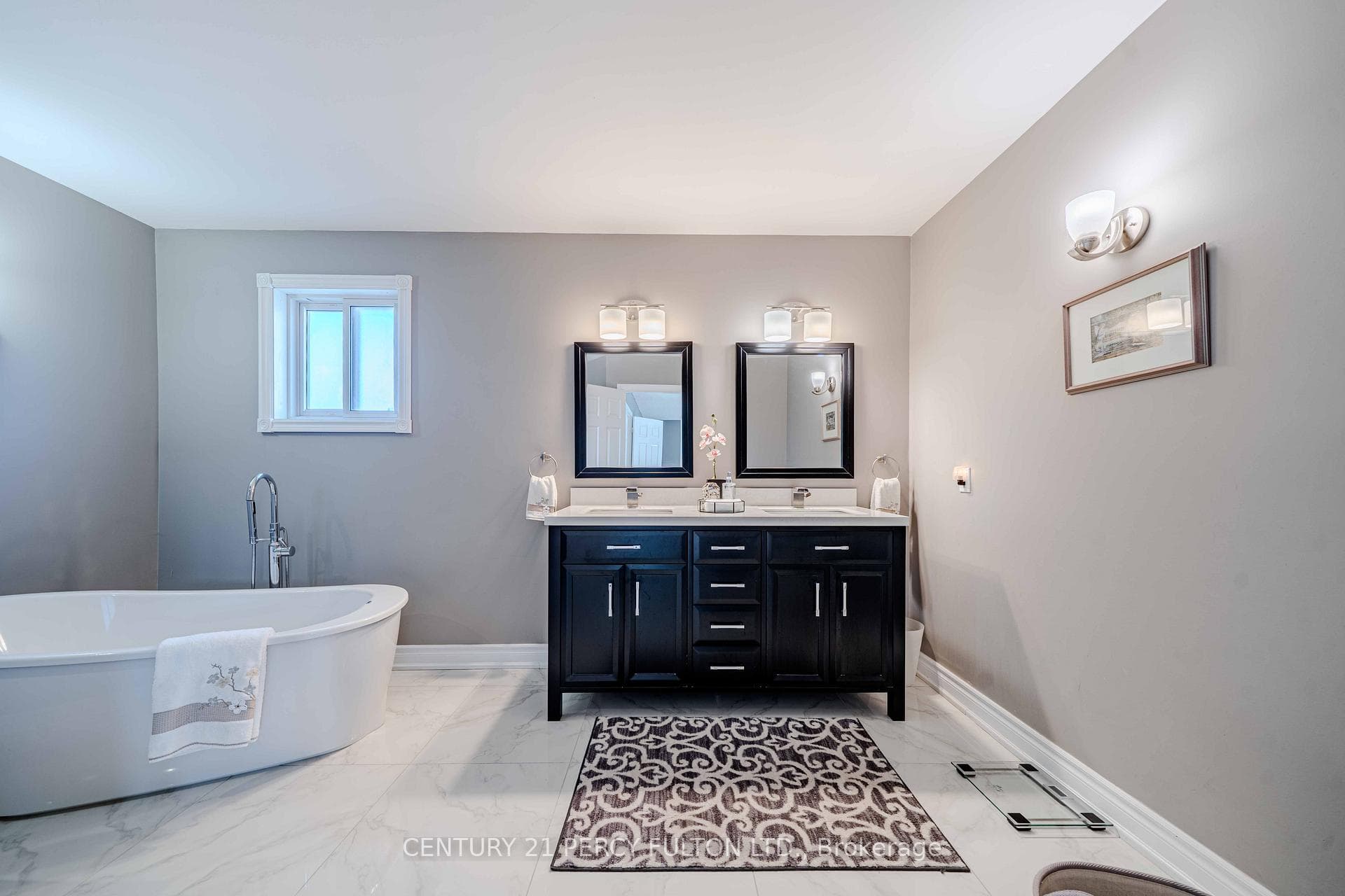 89 Beckenridge Dr- primary ensuite