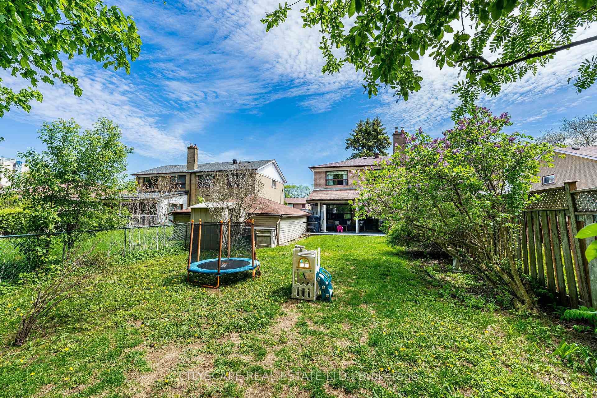 138 Overture Road photo 36