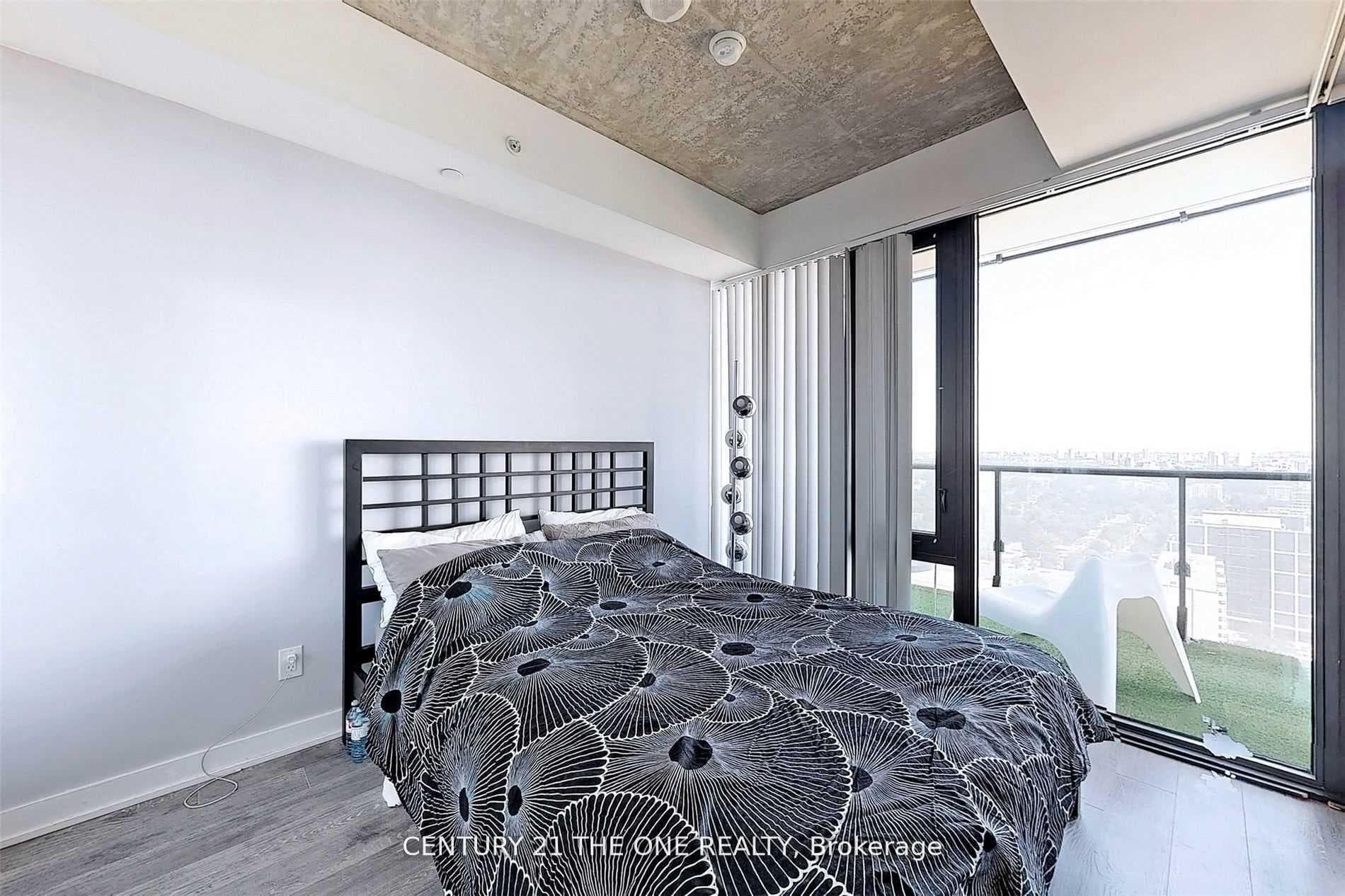 185 Roehampton Avenue Unit 2407 photo 8