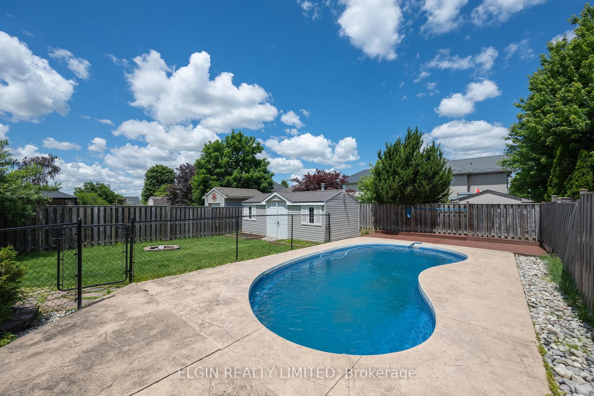 11 Kensington Court photo 33
