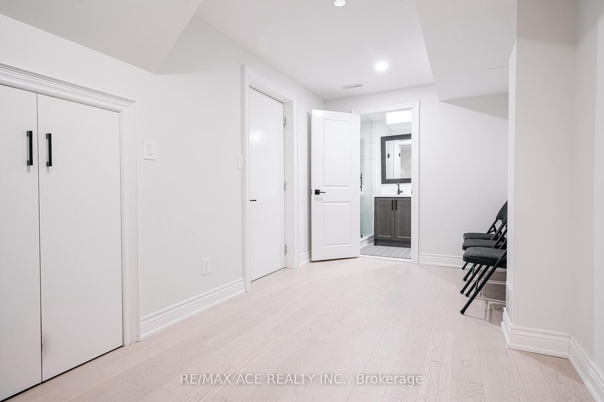 1 Macpherson Street photo 41