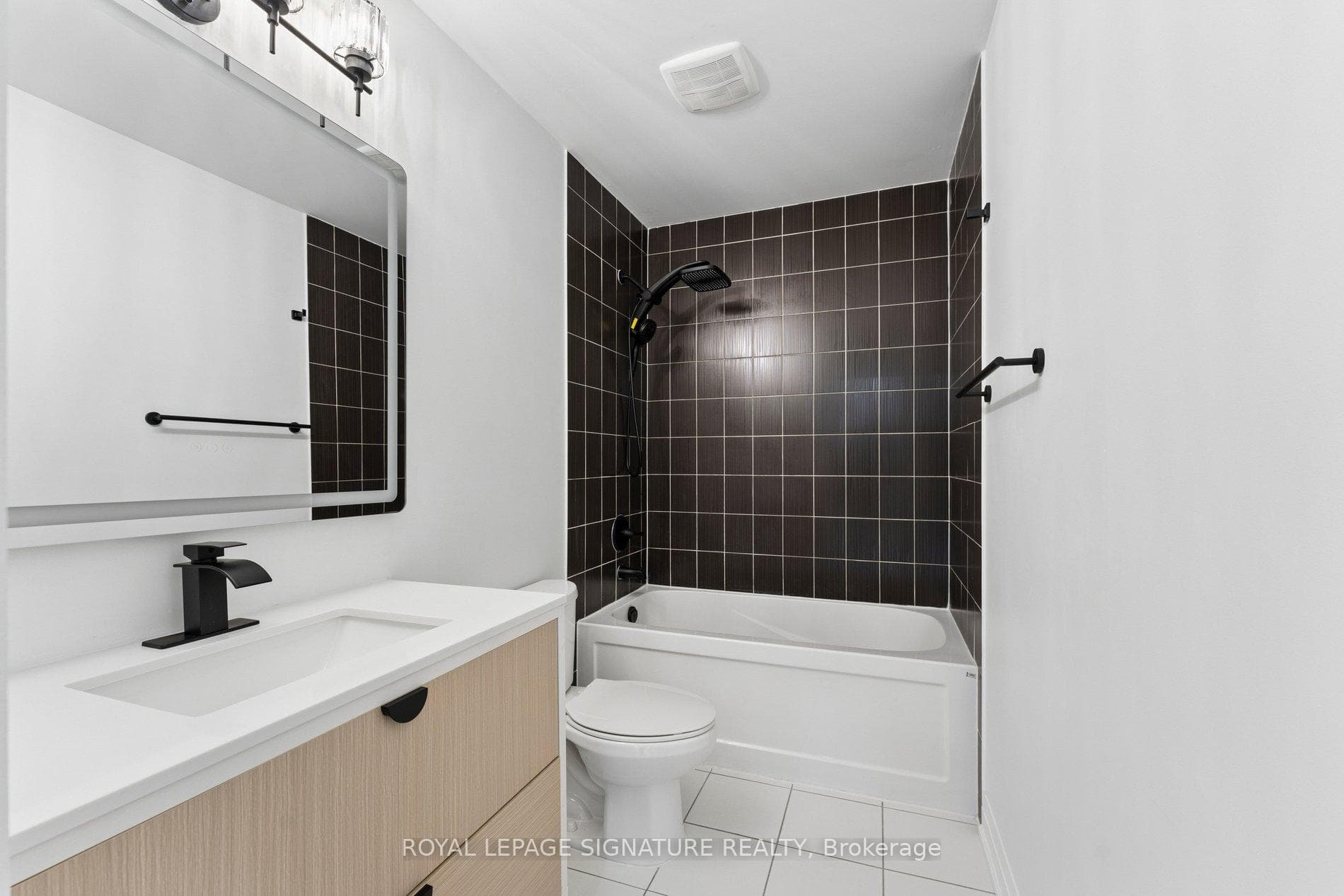 122 Baycliffe Crescent photo 30